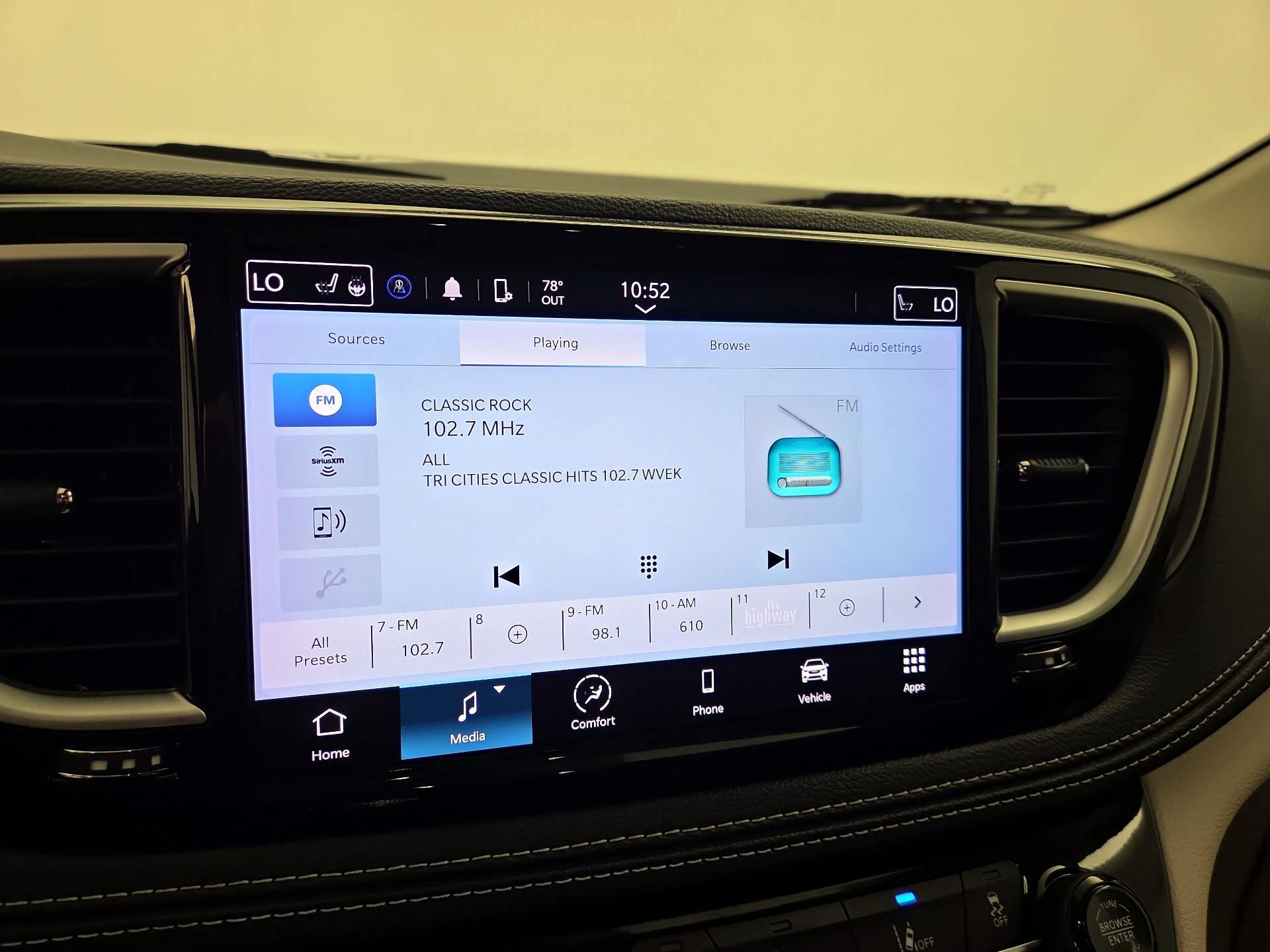 Thumbnail: 2023 Chrysler Pacifica - 15