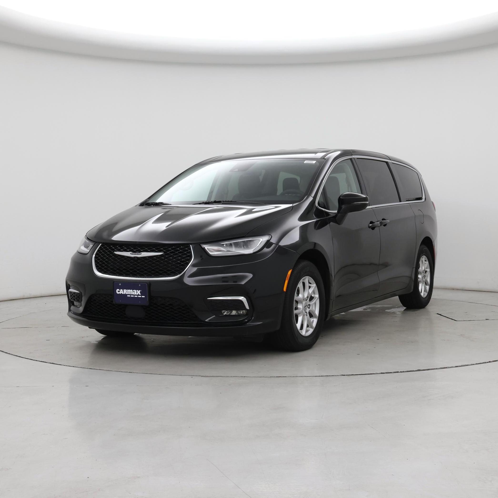 Thumbnail: 2023 Chrysler Pacifica - 4