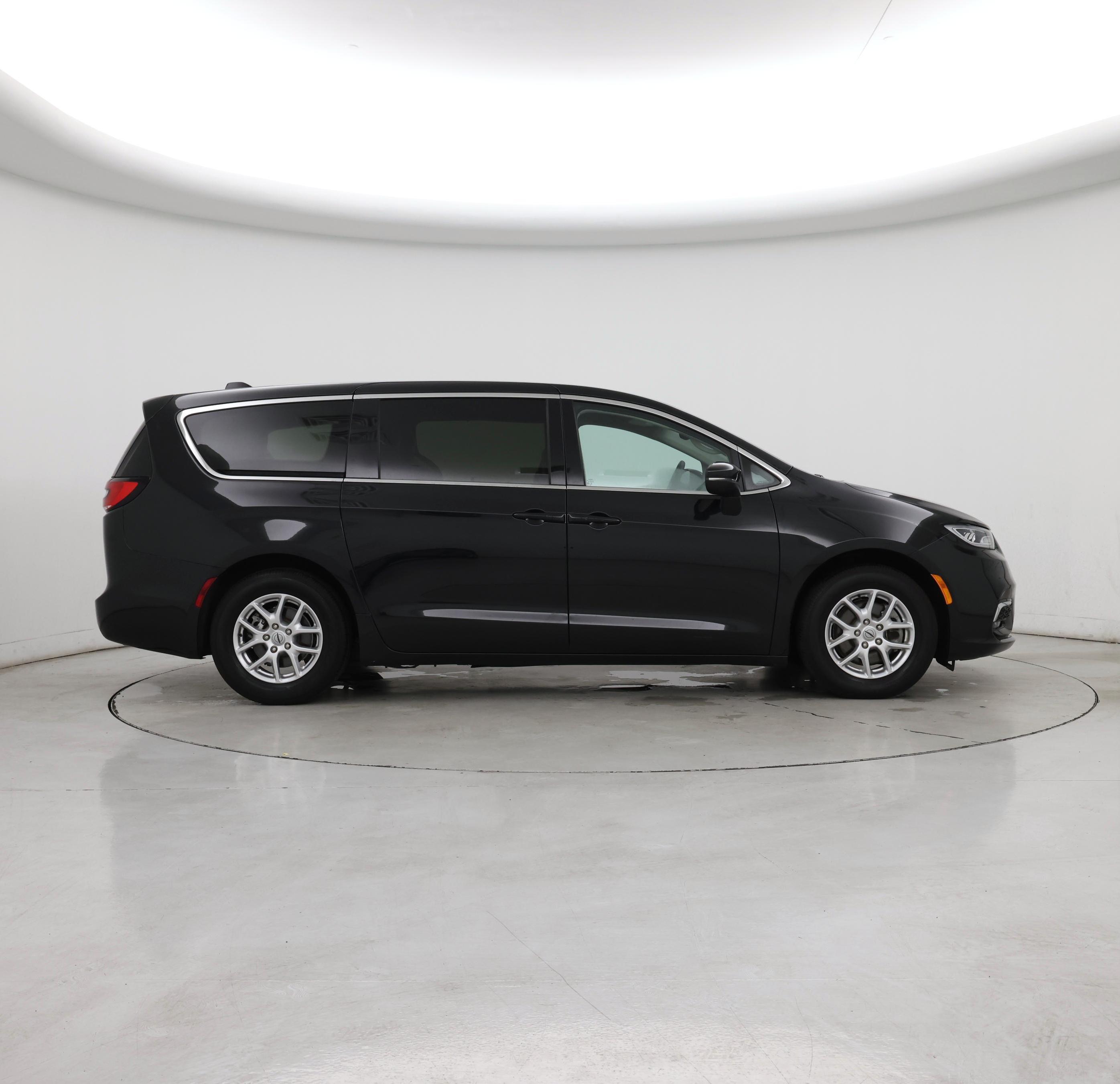 Thumbnail: 2023 Chrysler Pacifica - 7
