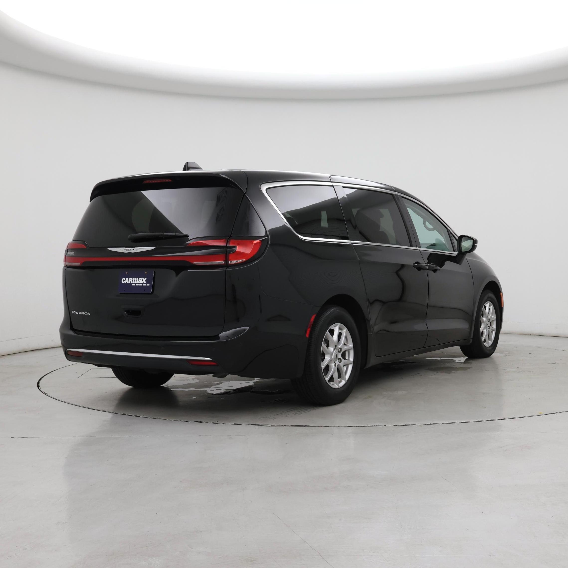 Thumbnail: 2023 Chrysler Pacifica - 8