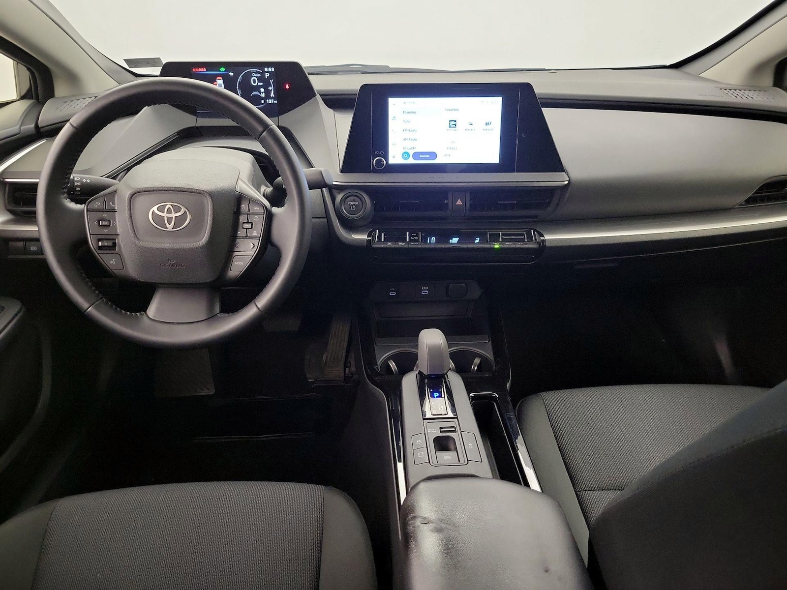 2024 Toyota Prius LE - Photo 10