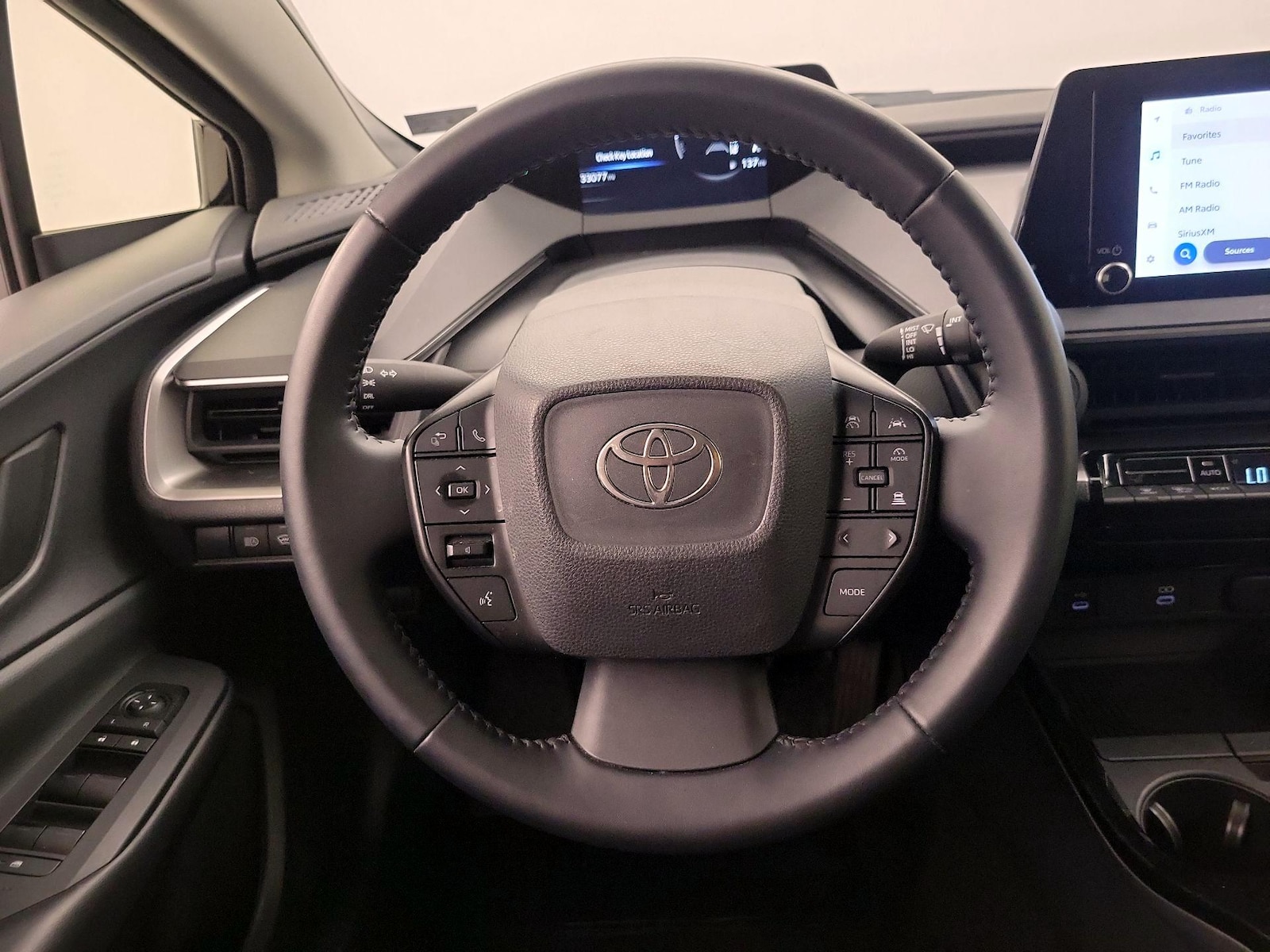 2024 Toyota Prius LE - Photo 11