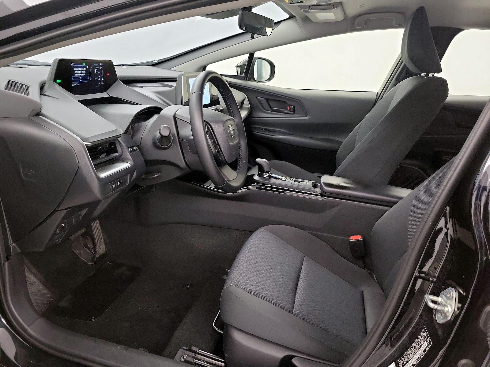 2024 Toyota Prius LE - Photo 12