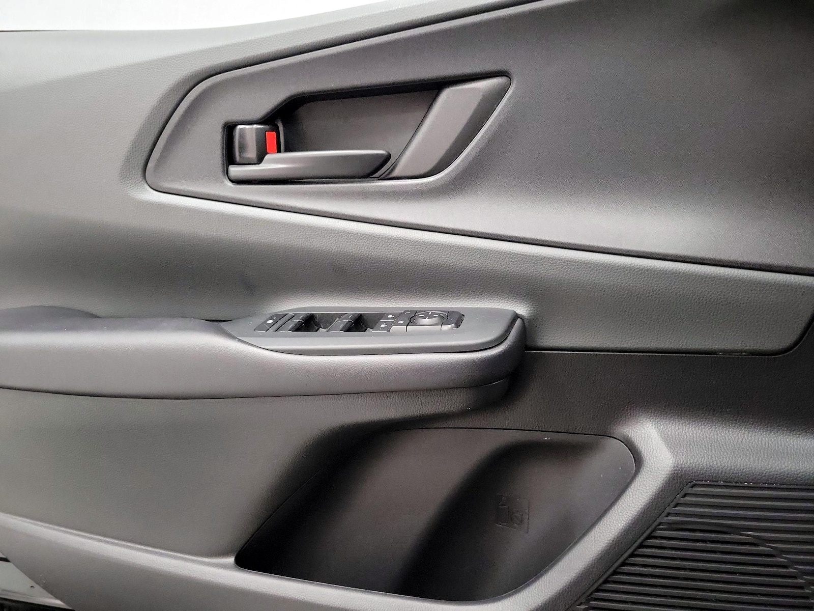 2024 Toyota Prius LE - Photo 13