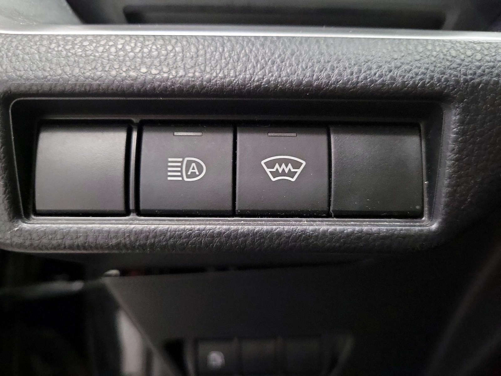 2024 Toyota Prius LE - Photo 14