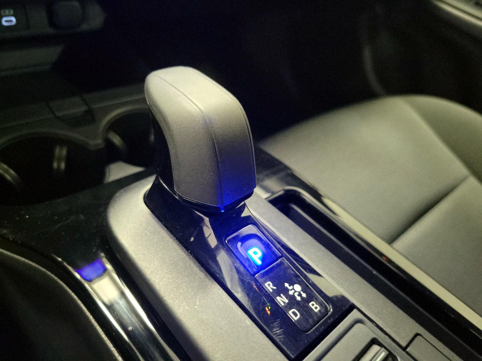 2024 Toyota Prius LE - Photo 18