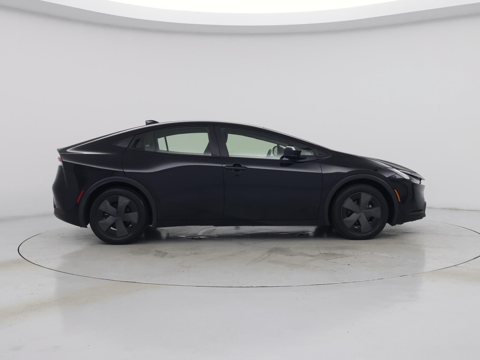 2024 Toyota Prius LE - Photo 8