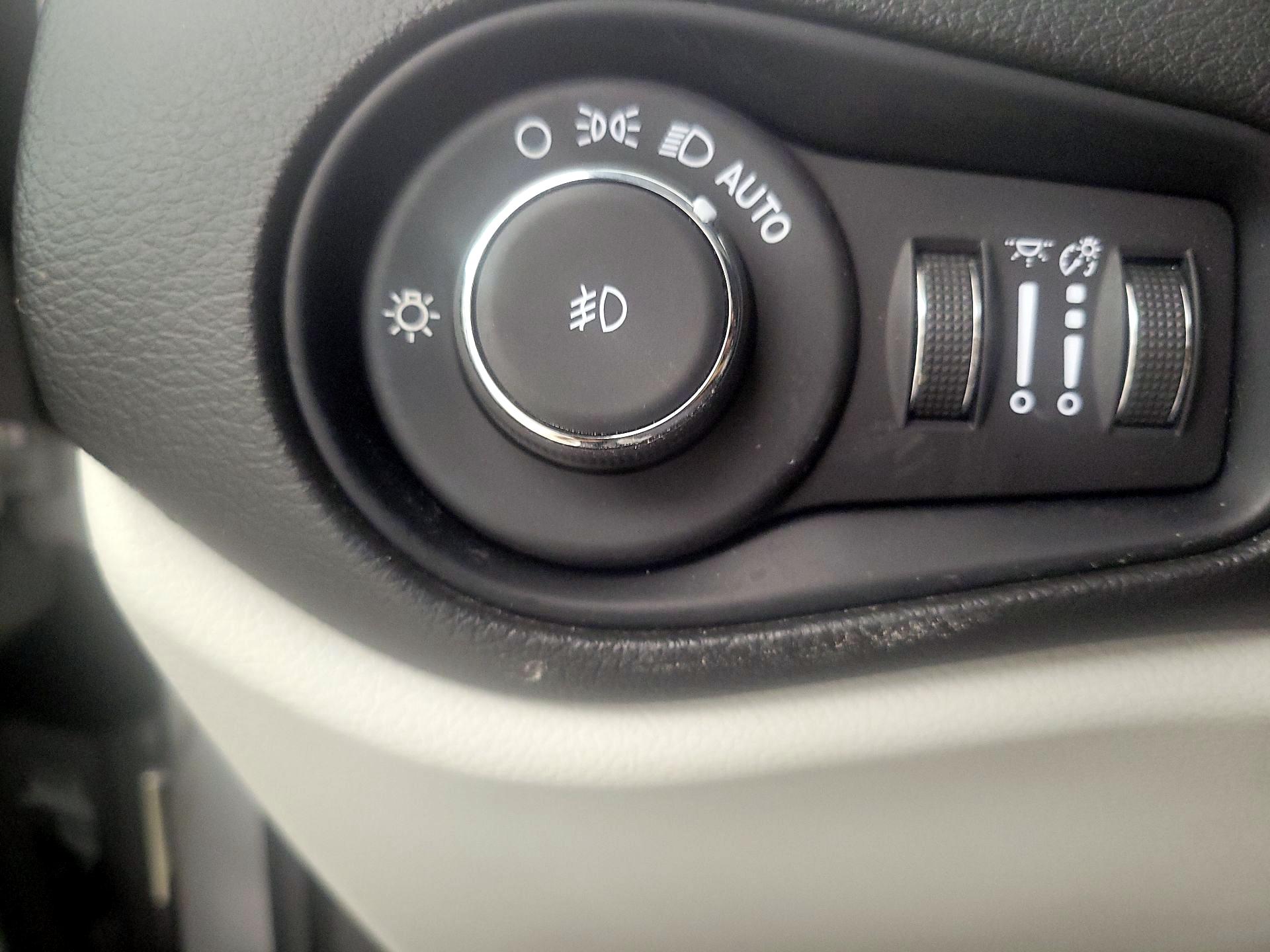 Thumbnail: 2021 Jeep Renegade - 13