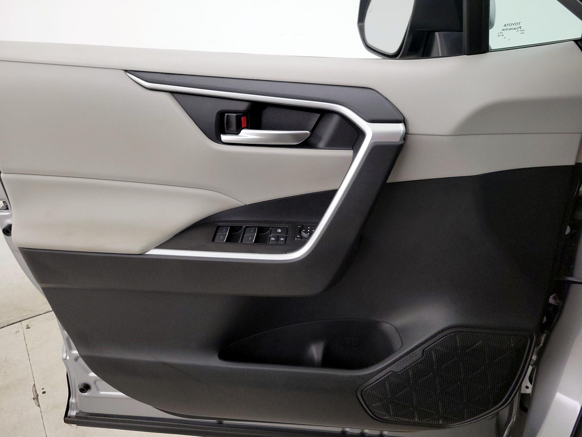 Thumbnail: 2025 Toyota RAV4 - 12