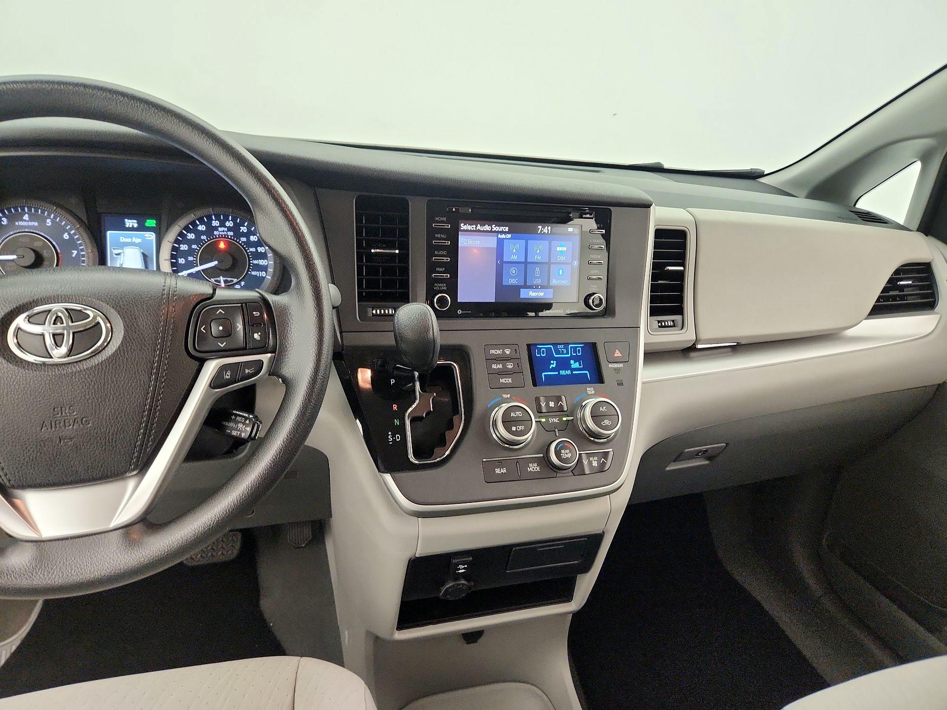 Thumbnail: 2020 Toyota Sienna - 9