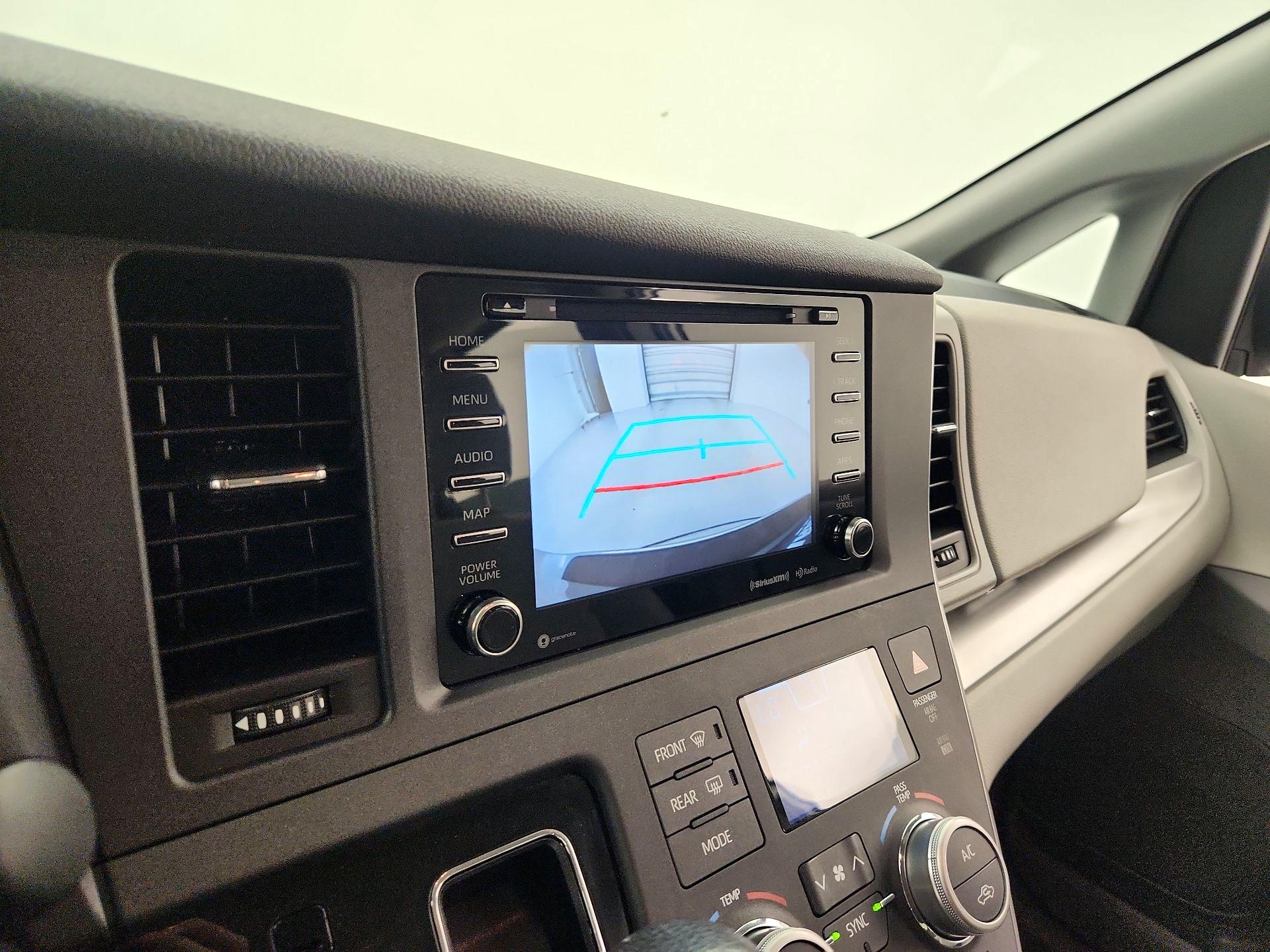 Thumbnail: 2020 Toyota Sienna - 14