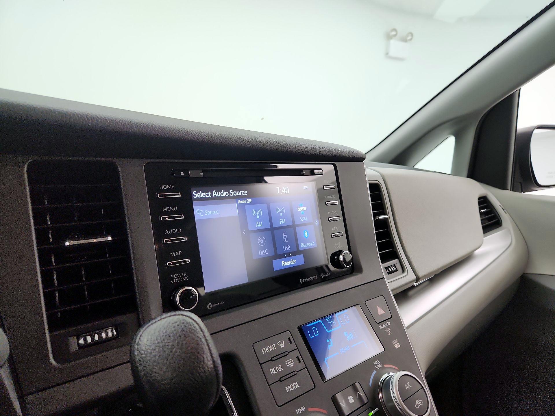 Thumbnail: 2020 Toyota Sienna - 15