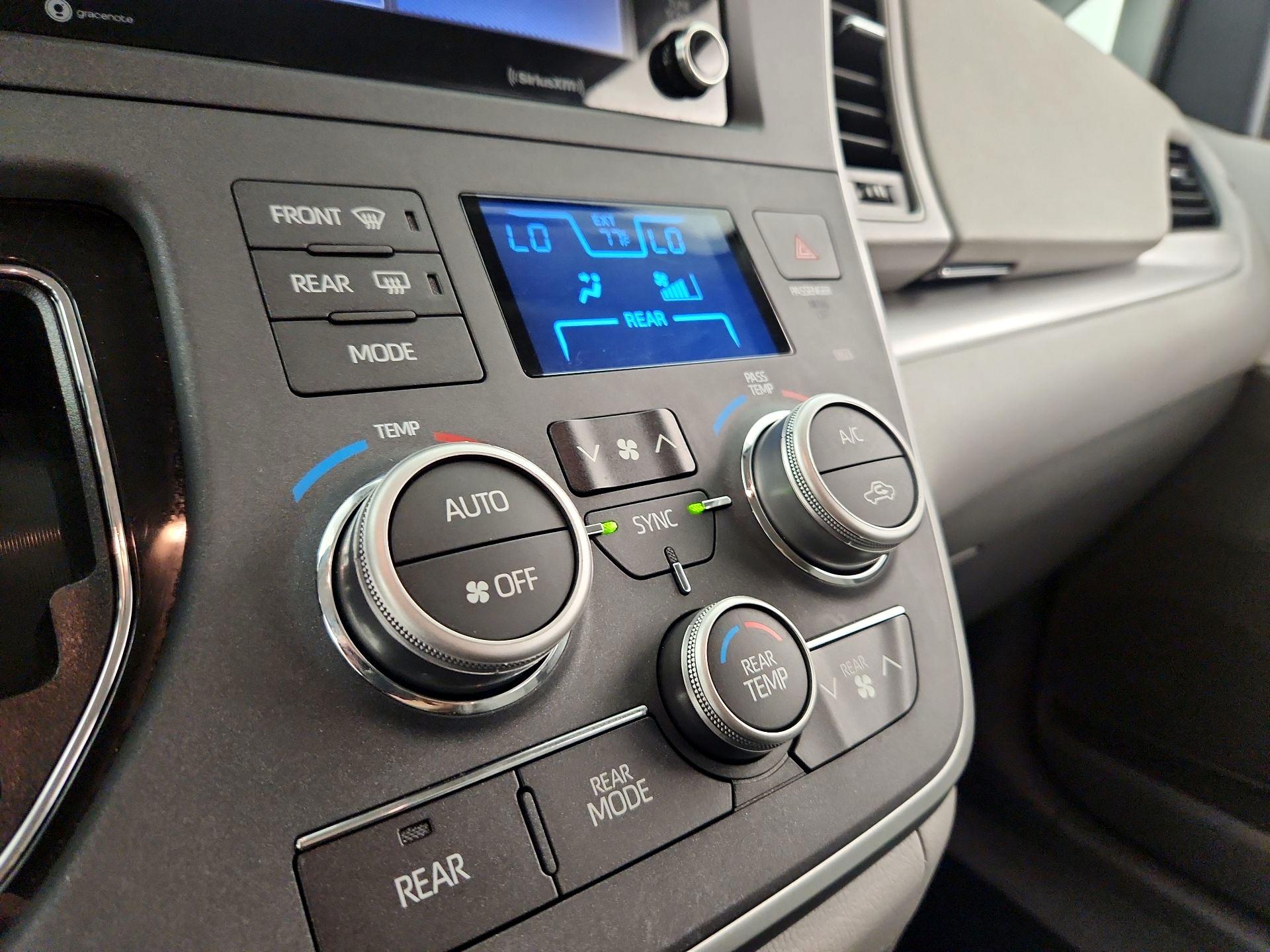 Thumbnail: 2020 Toyota Sienna - 16