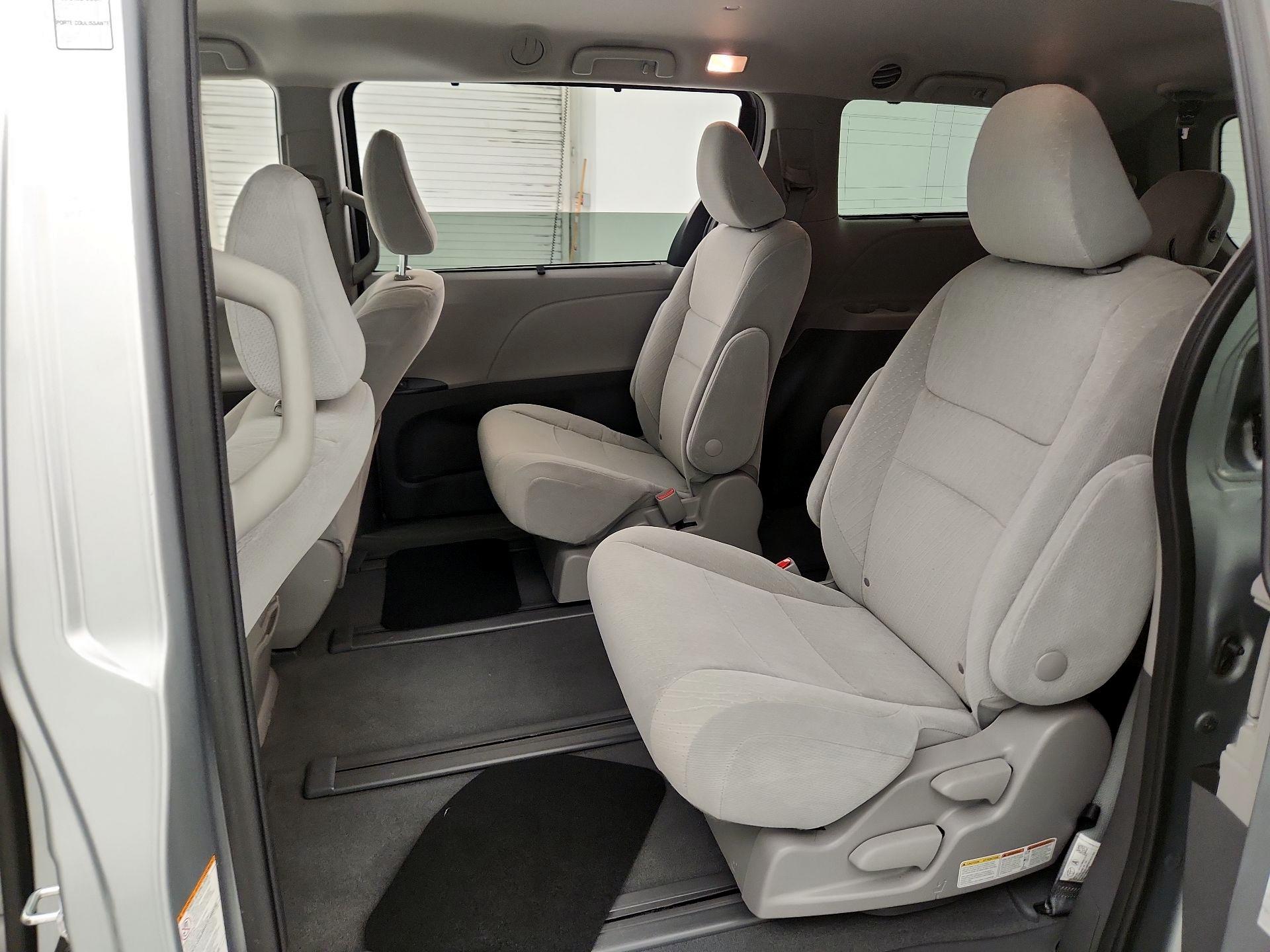 Thumbnail: 2020 Toyota Sienna - 19