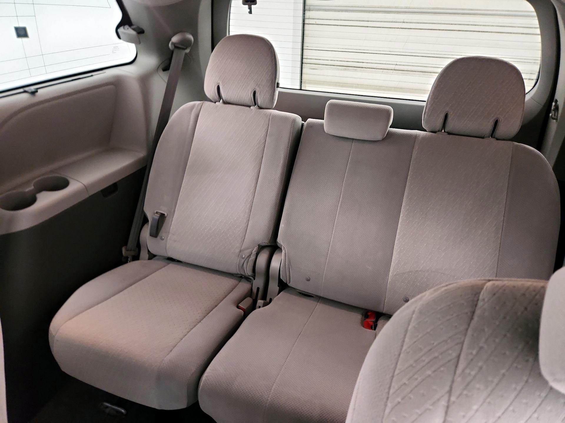 Thumbnail: 2020 Toyota Sienna - 20