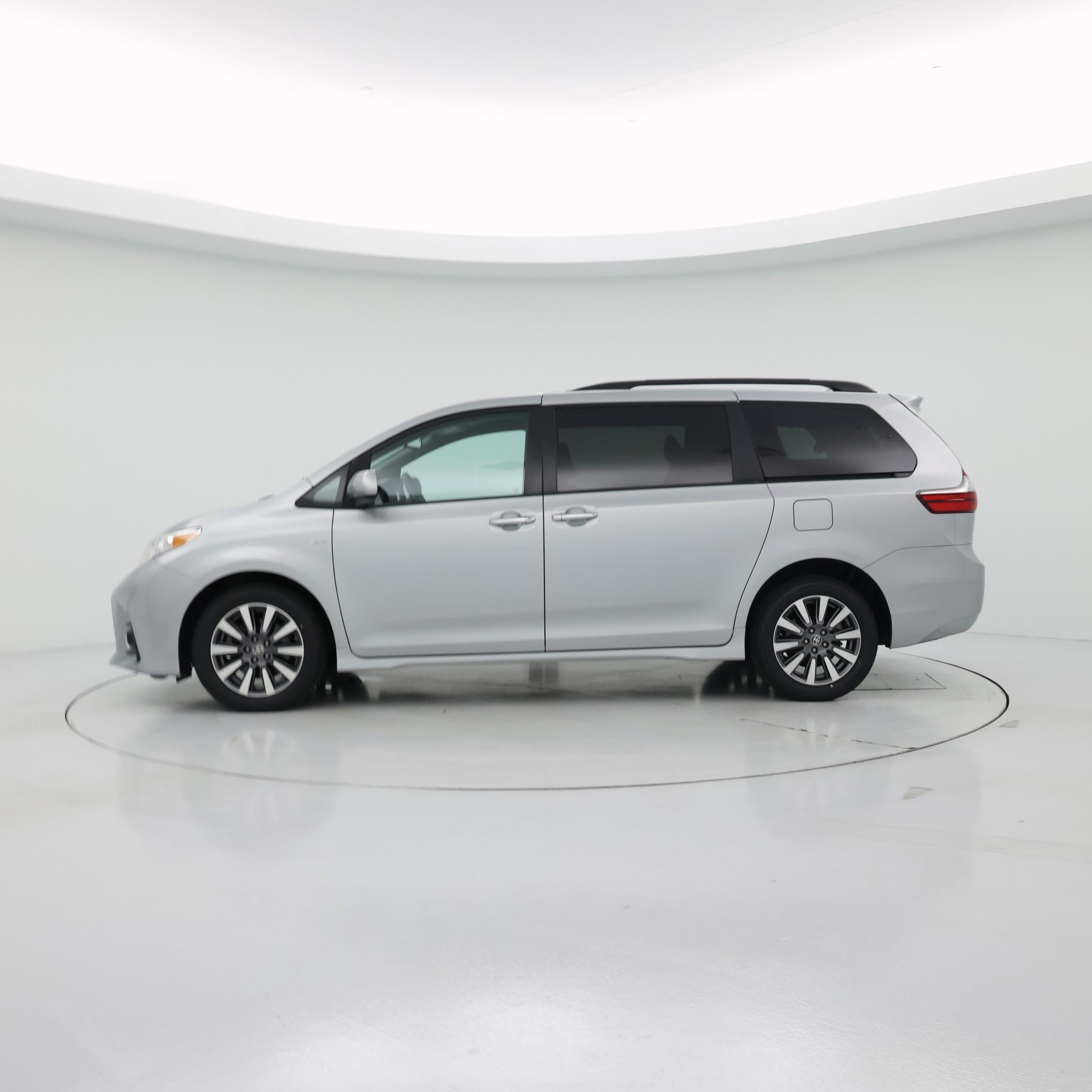 Thumbnail: 2020 Toyota Sienna - 3