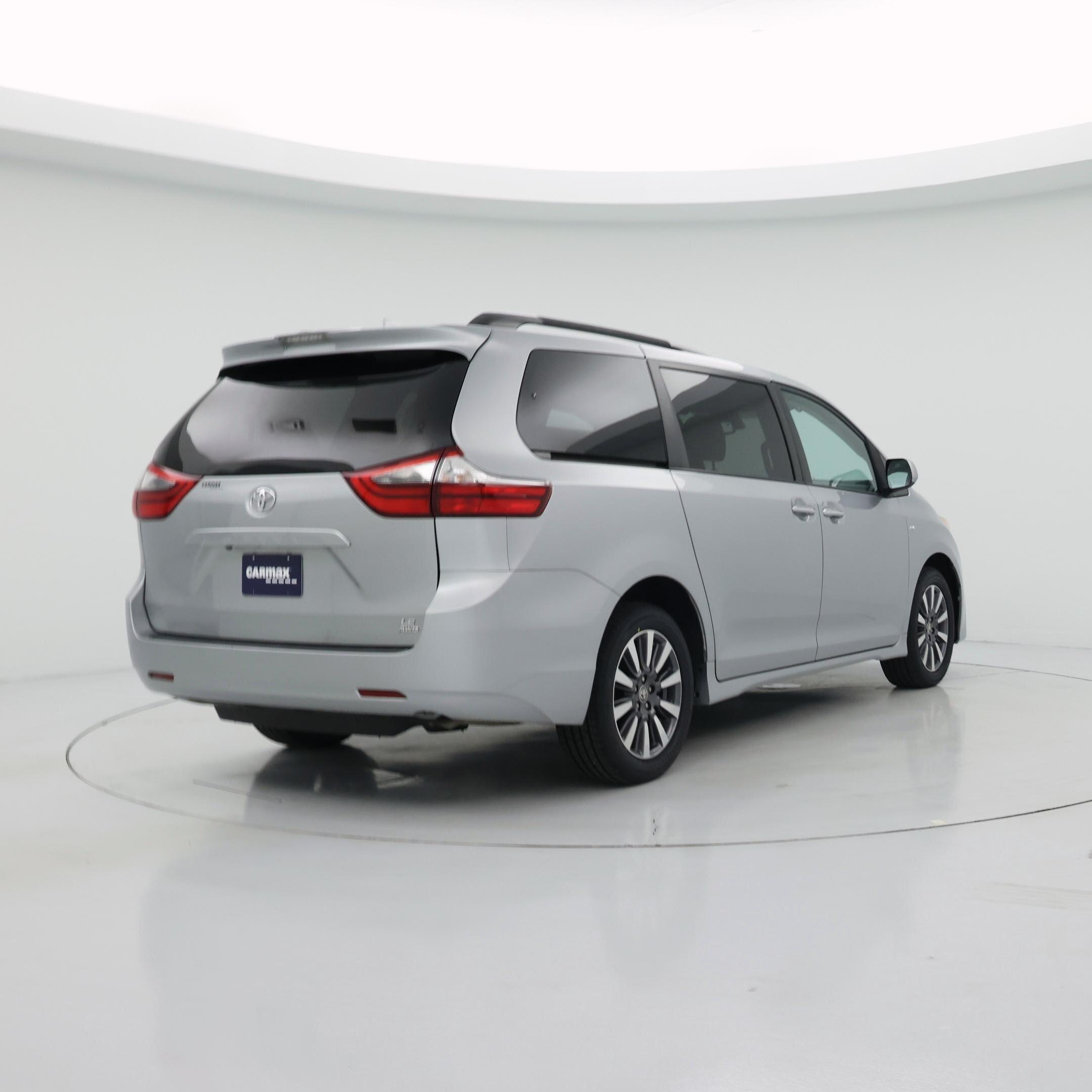 Thumbnail: 2020 Toyota Sienna - 8