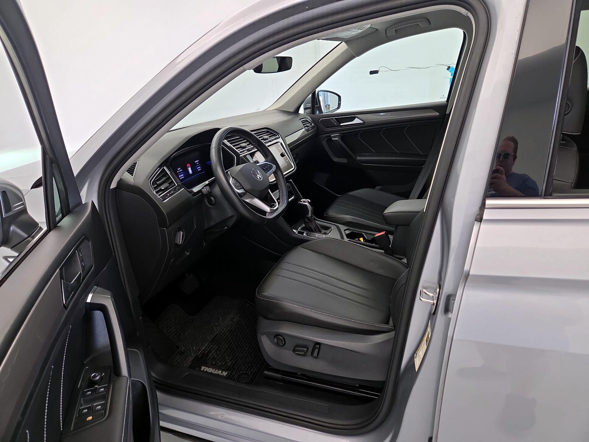 Thumbnail: 2023 Volkswagen Tiguan - 11