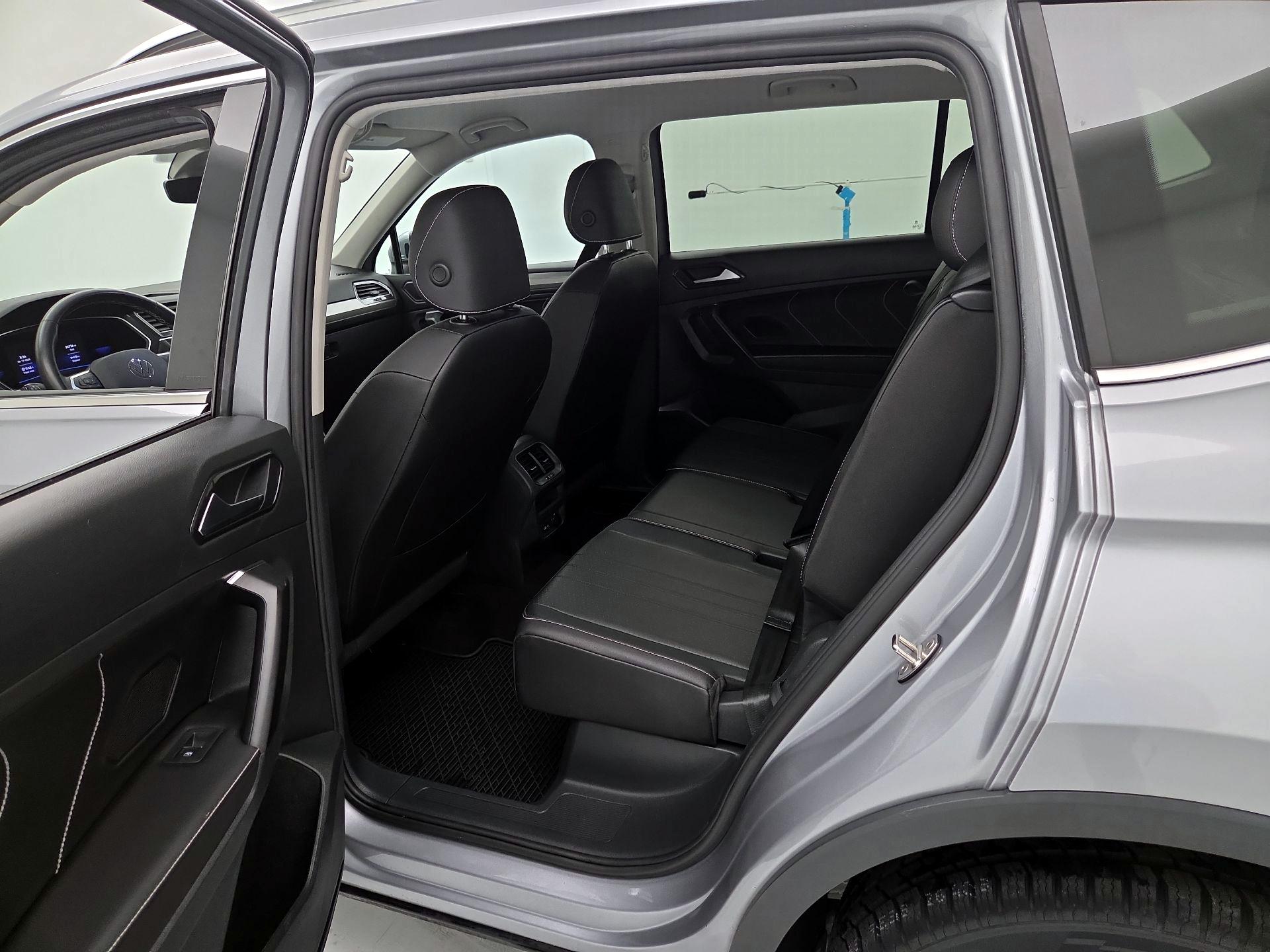 Thumbnail: 2023 Volkswagen Tiguan - 19