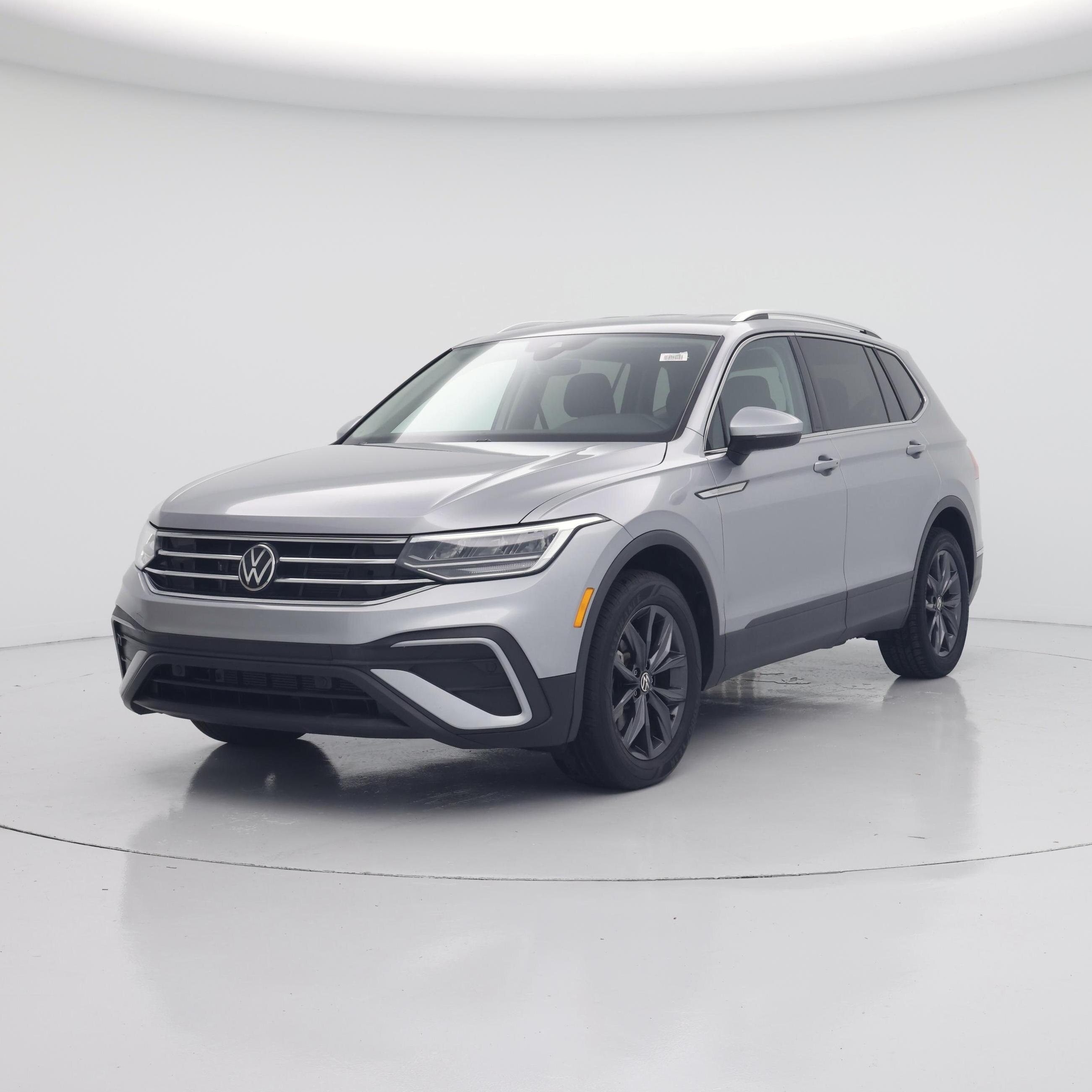 Thumbnail: 2023 Volkswagen Tiguan - 4