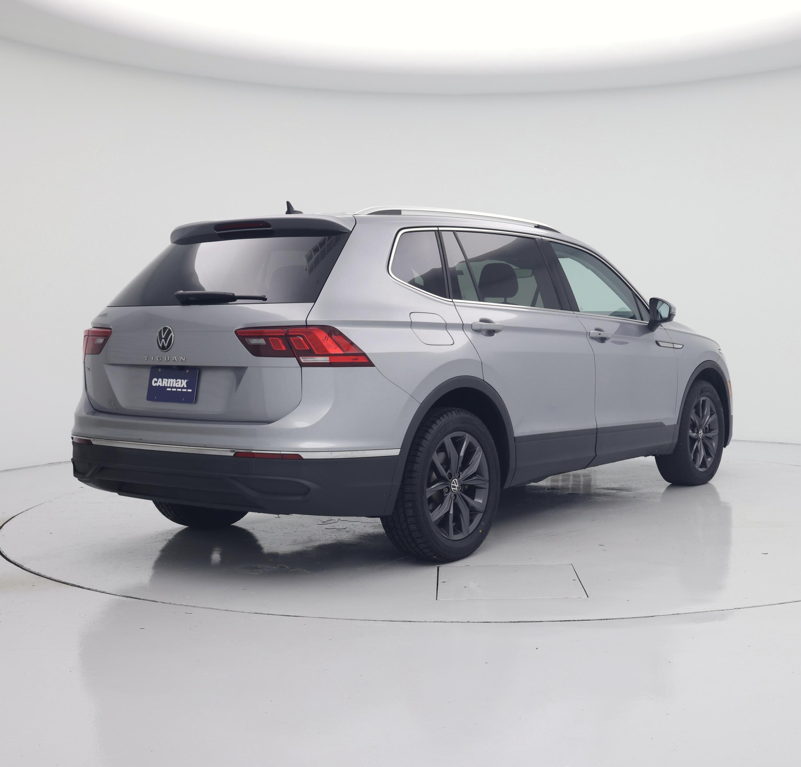 Thumbnail: 2023 Volkswagen Tiguan - 8
