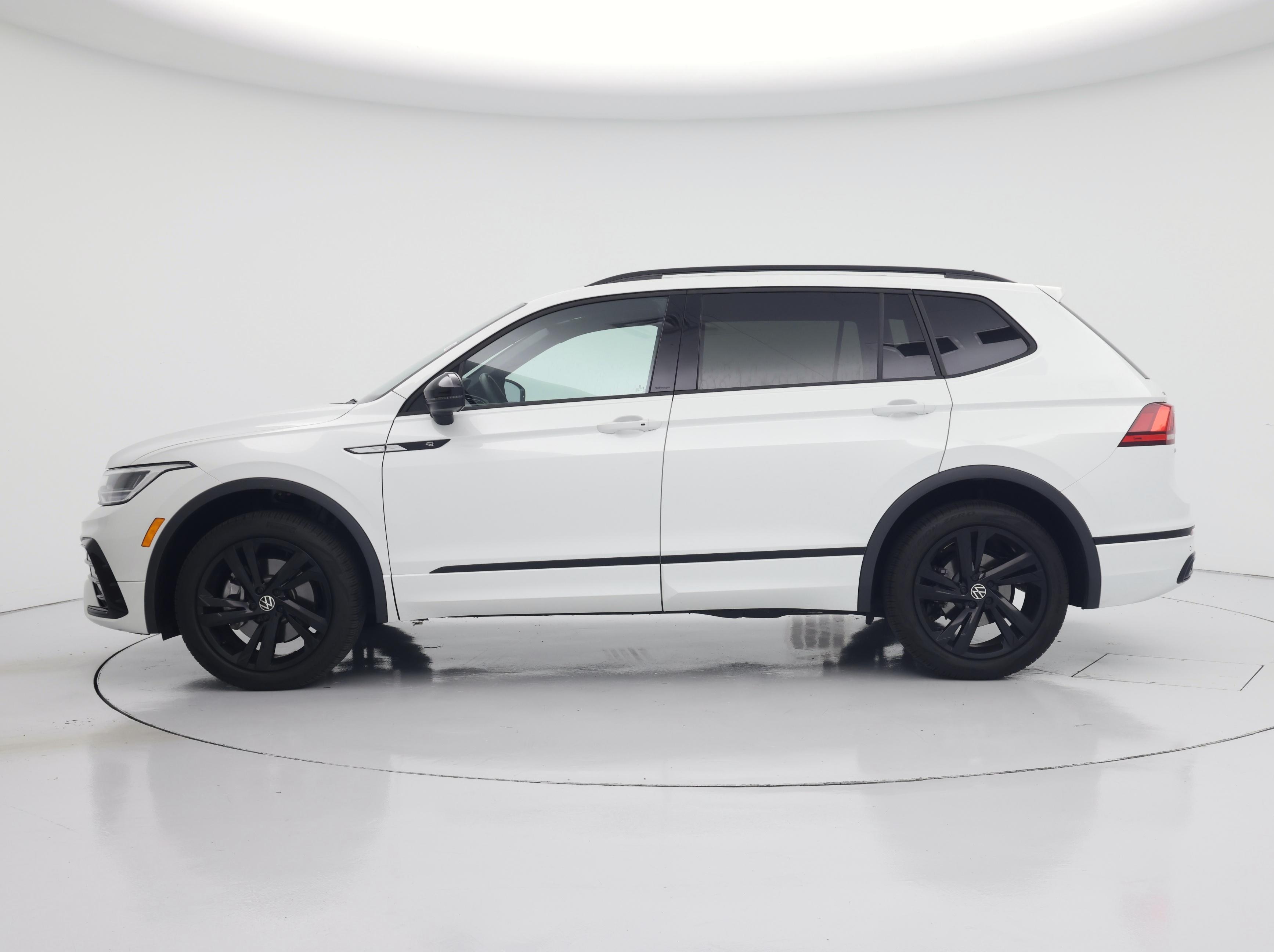 Thumbnail: 2024 Volkswagen Tiguan - 3