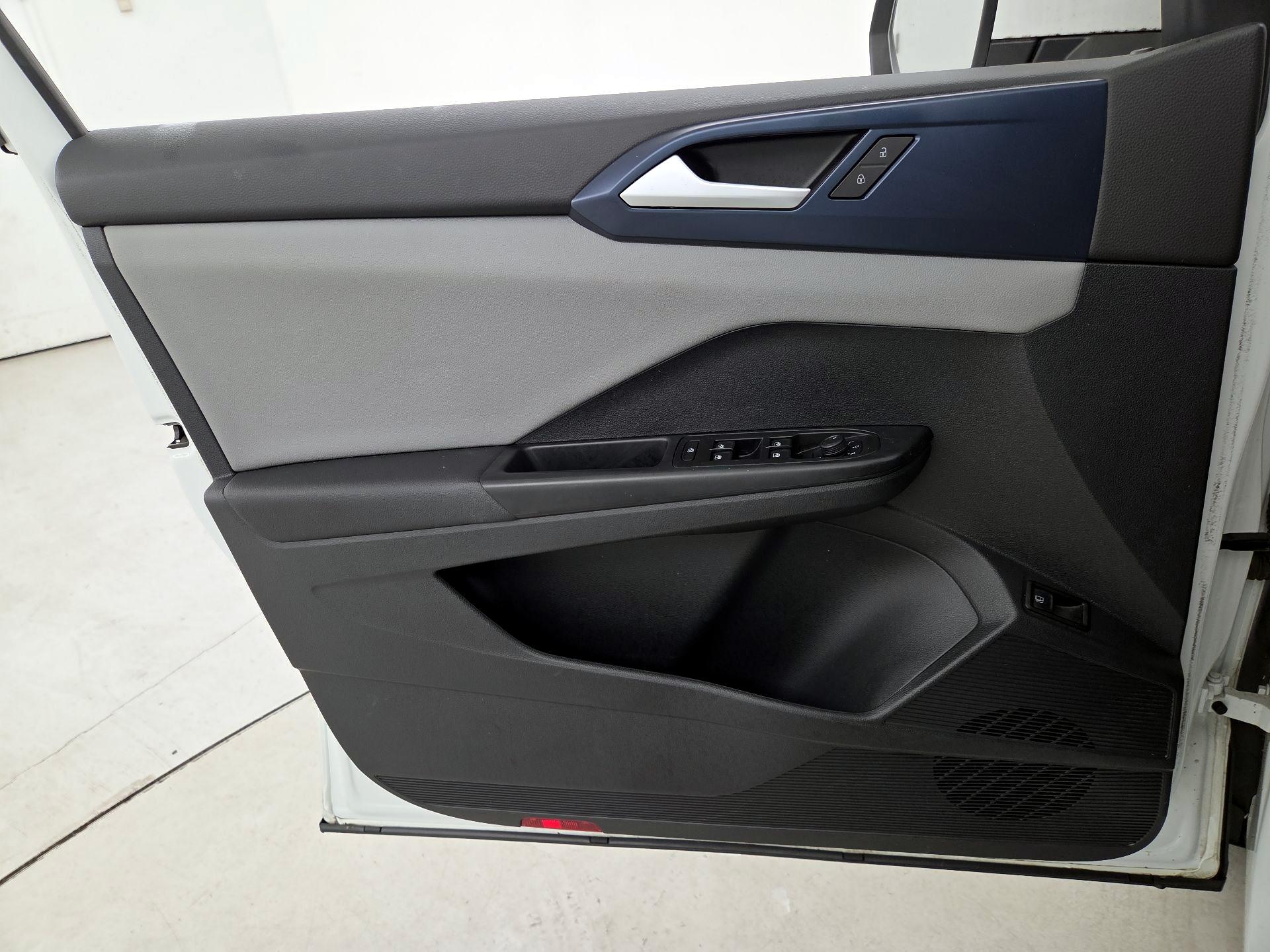 Thumbnail: 2022 Volkswagen Taos - 12