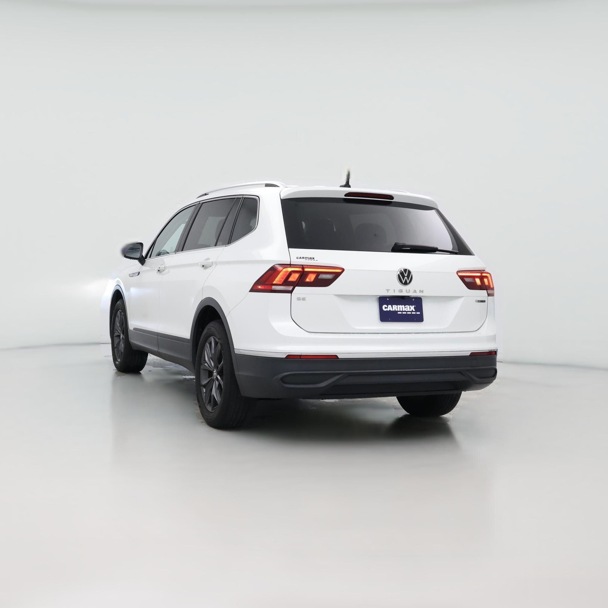 Thumbnail: 2023 Volkswagen Tiguan - 1