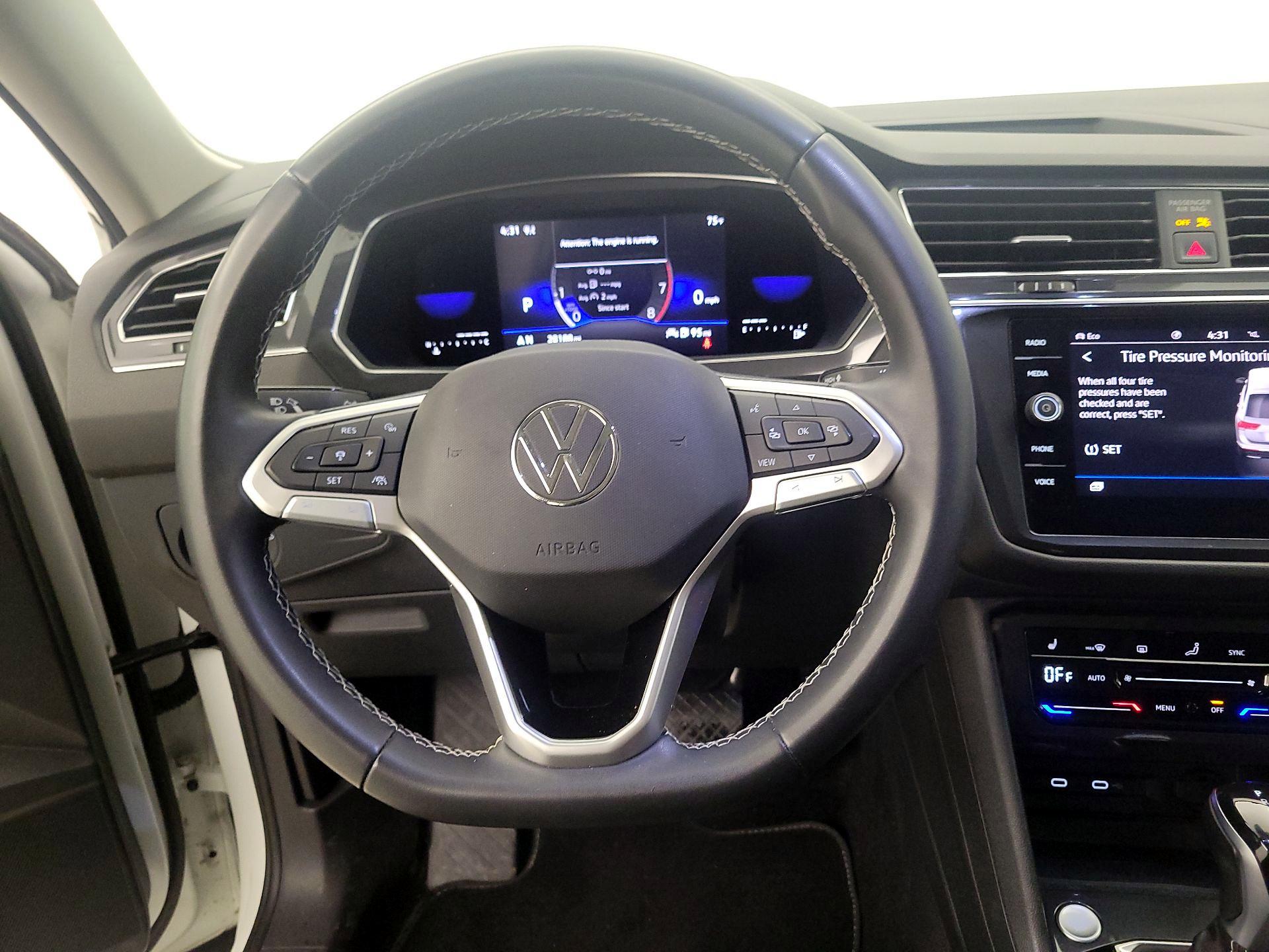 Thumbnail: 2023 Volkswagen Tiguan - 10