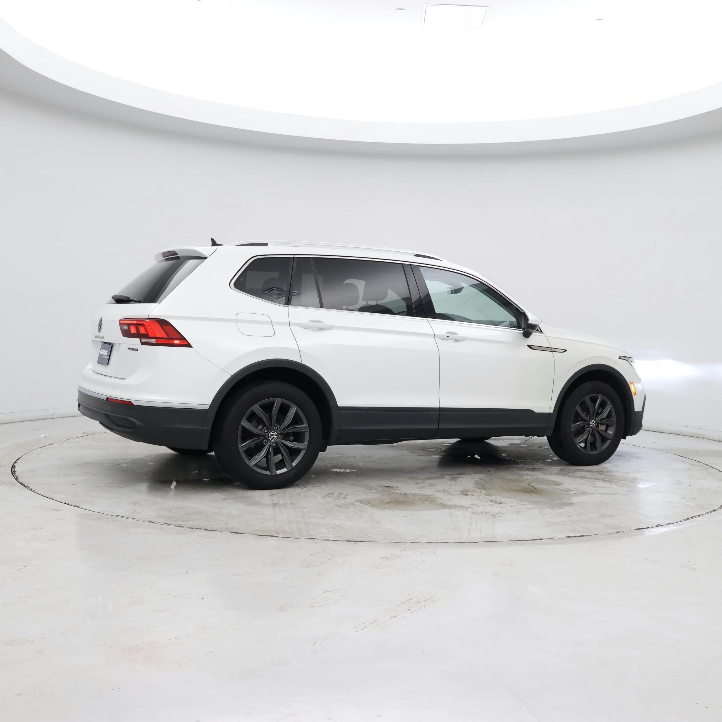 Thumbnail: 2023 Volkswagen Tiguan - 2