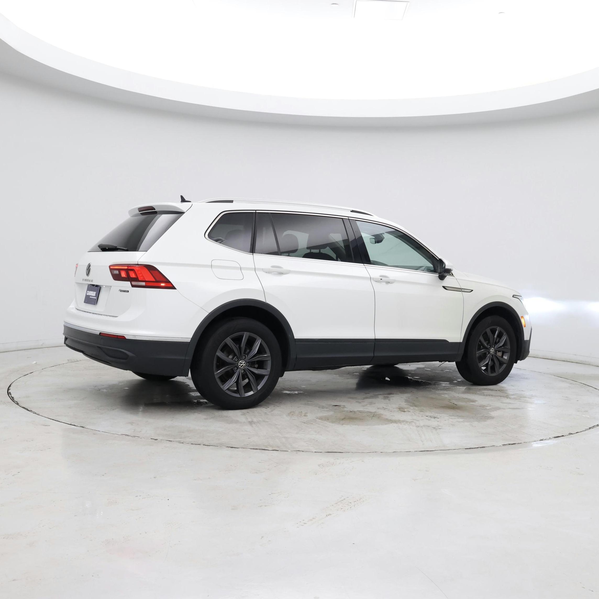Thumbnail: 2023 Volkswagen Tiguan - 3