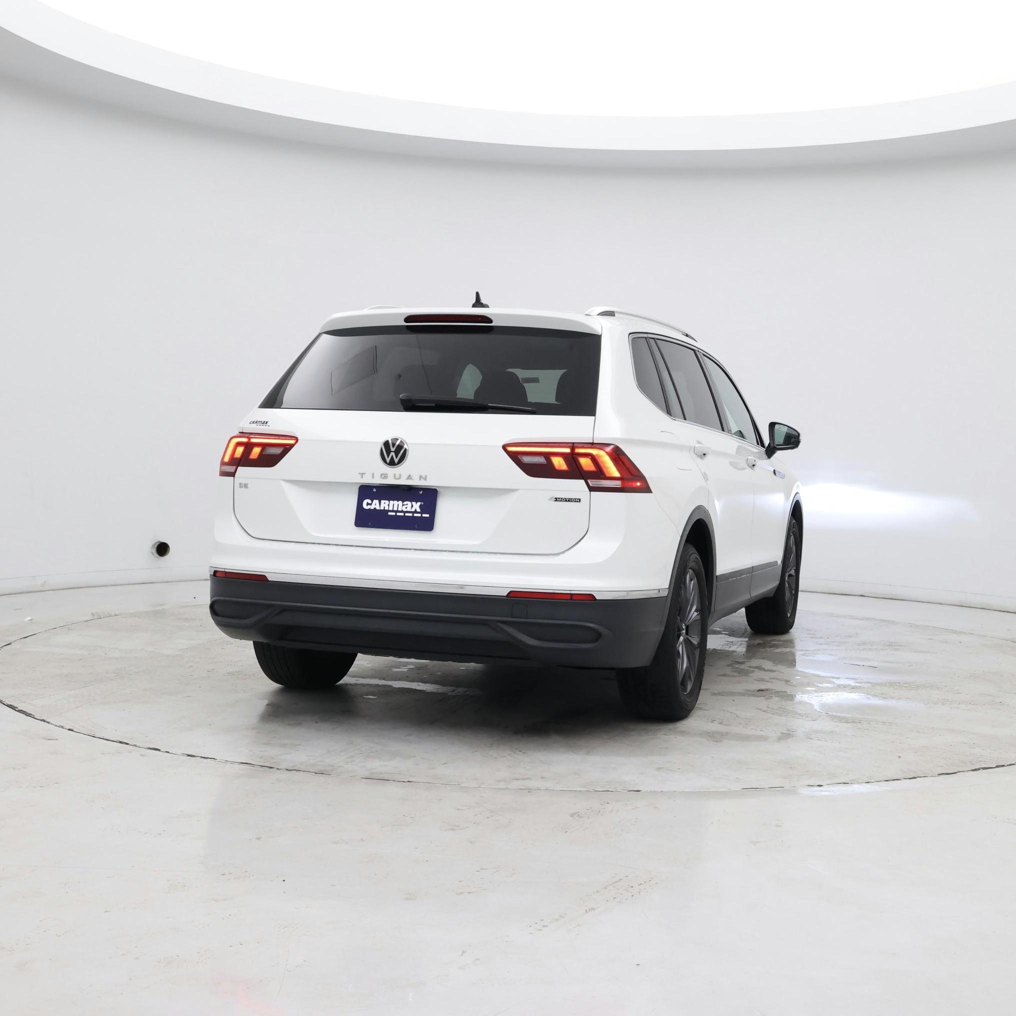 Thumbnail: 2023 Volkswagen Tiguan - 4