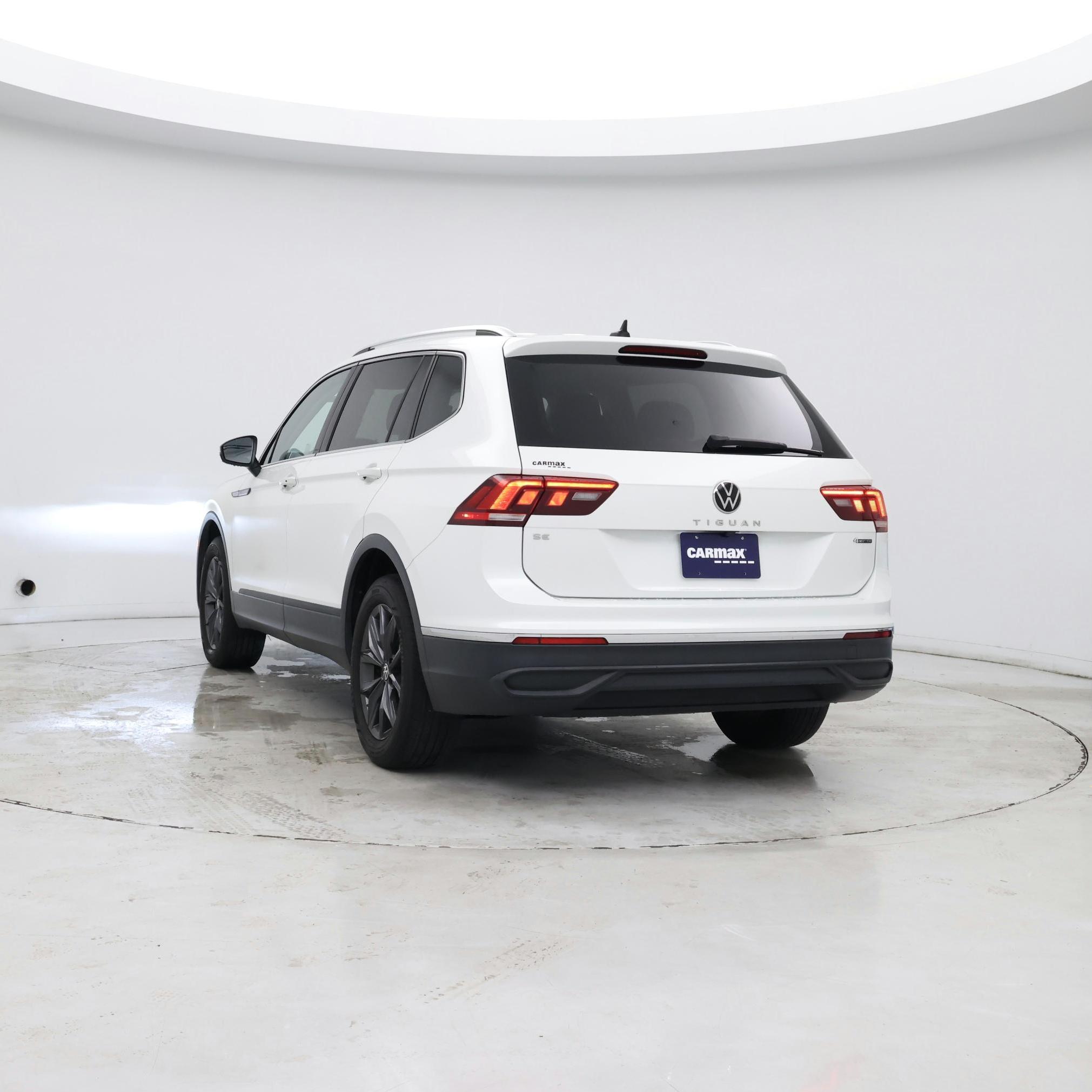 Thumbnail: 2023 Volkswagen Tiguan - 7