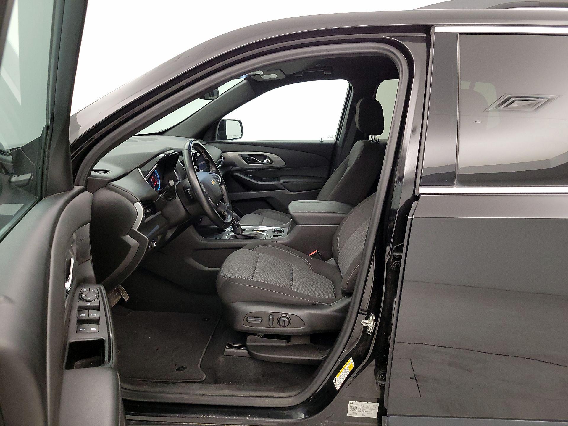 Thumbnail: 2023 Chevrolet Traverse - 9