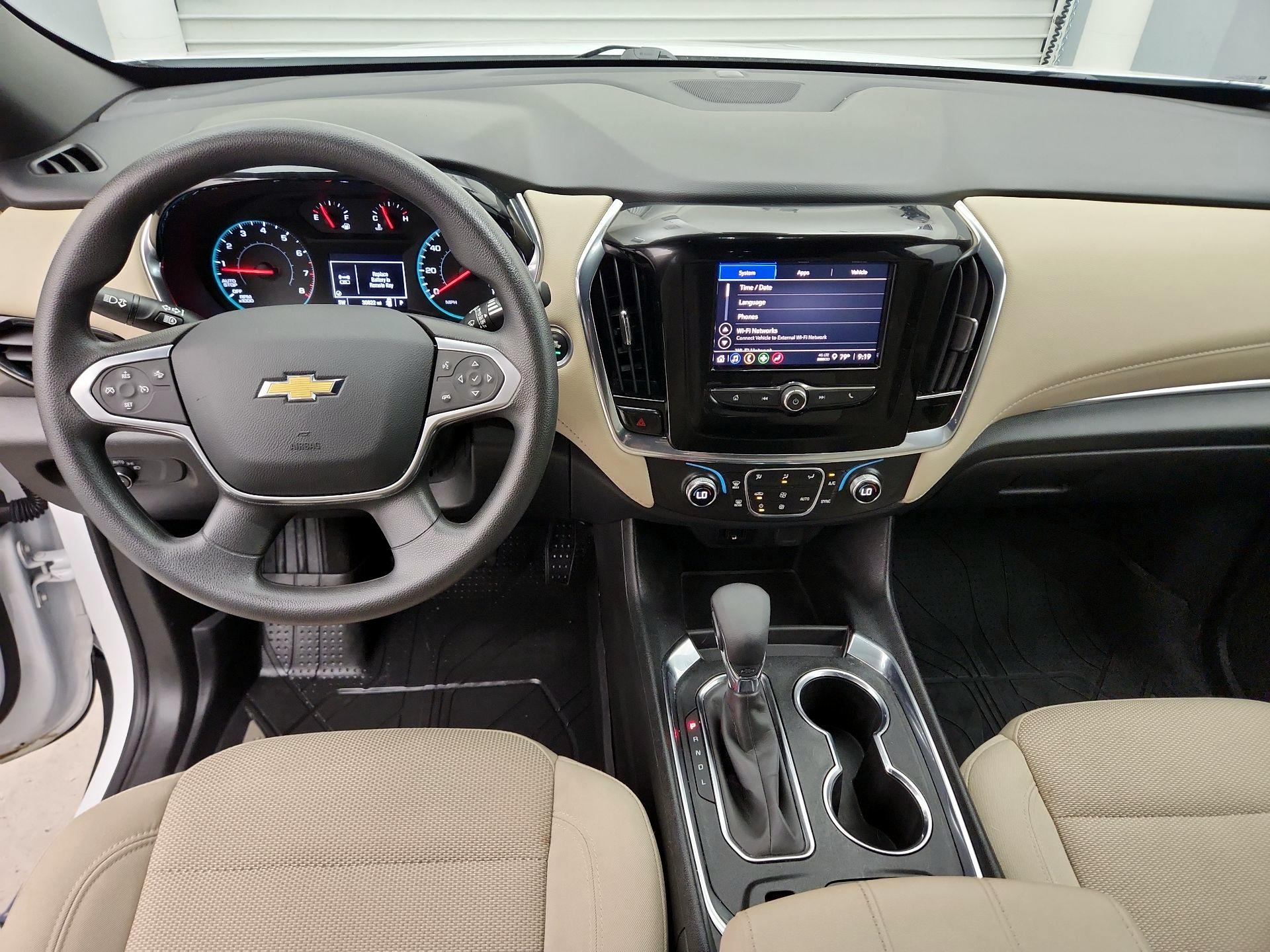Thumbnail: 2023 Chevrolet Traverse - 9