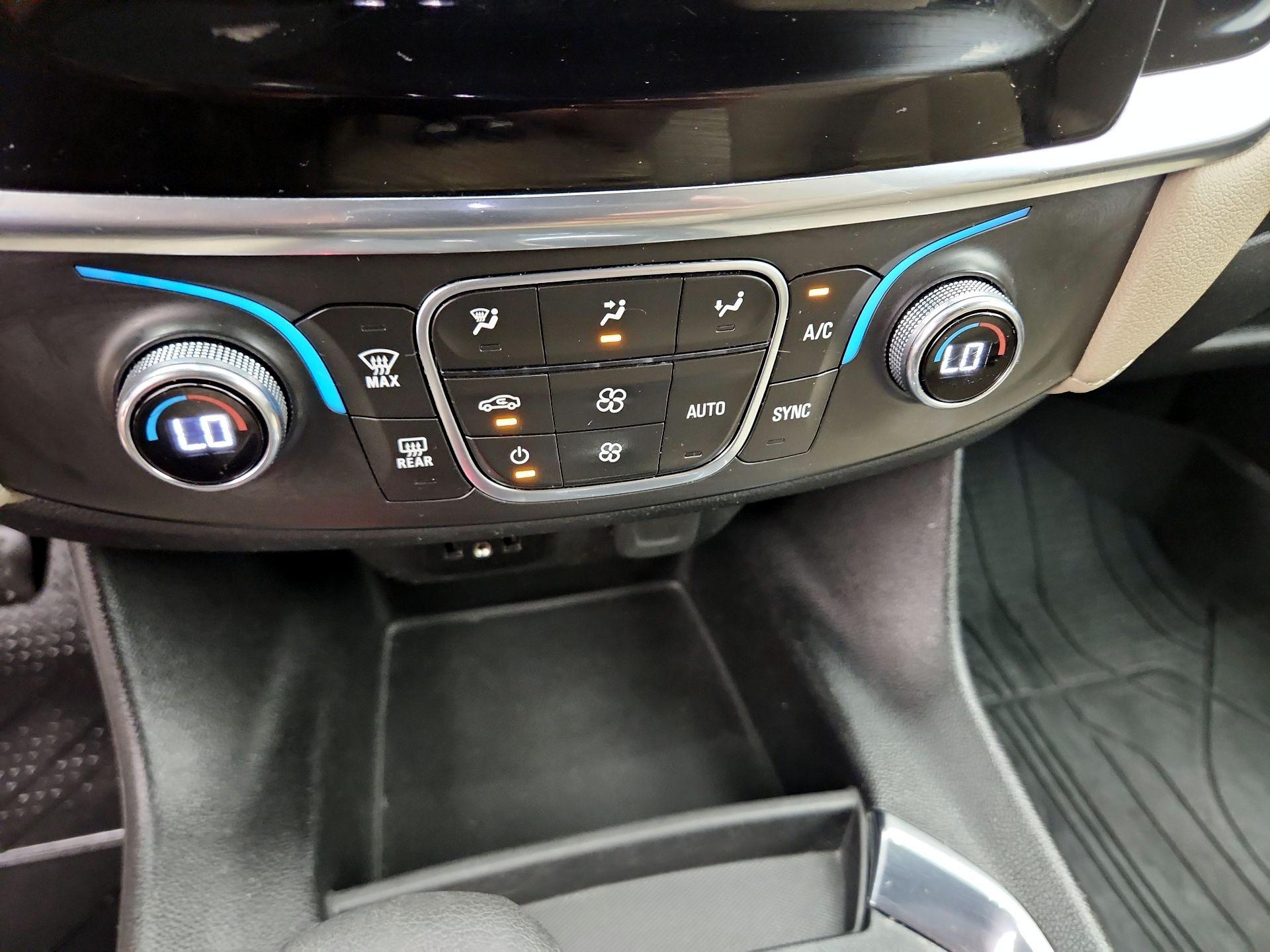 Thumbnail: 2023 Chevrolet Traverse - 16