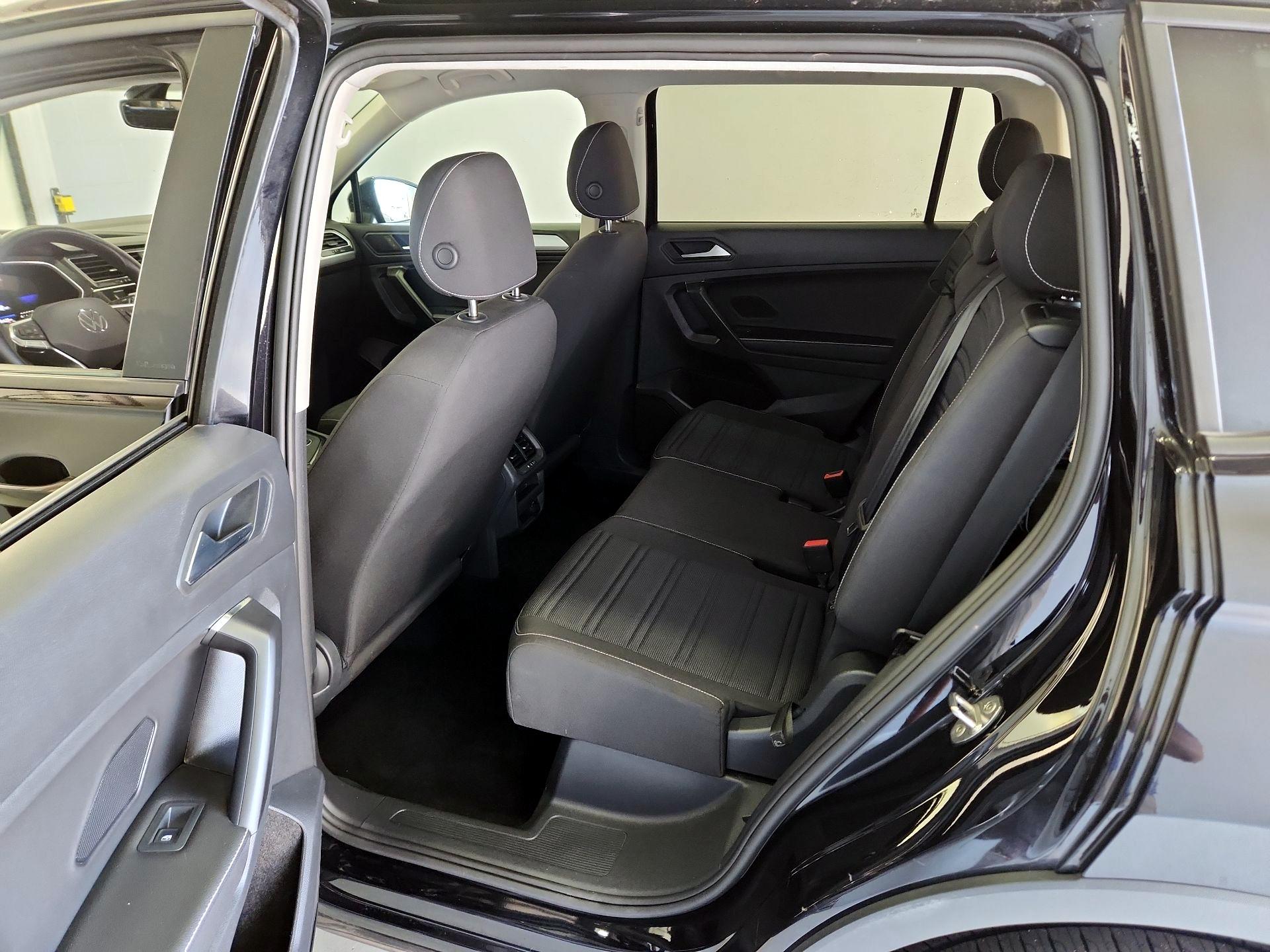 Thumbnail: 2023 Volkswagen Tiguan - 19