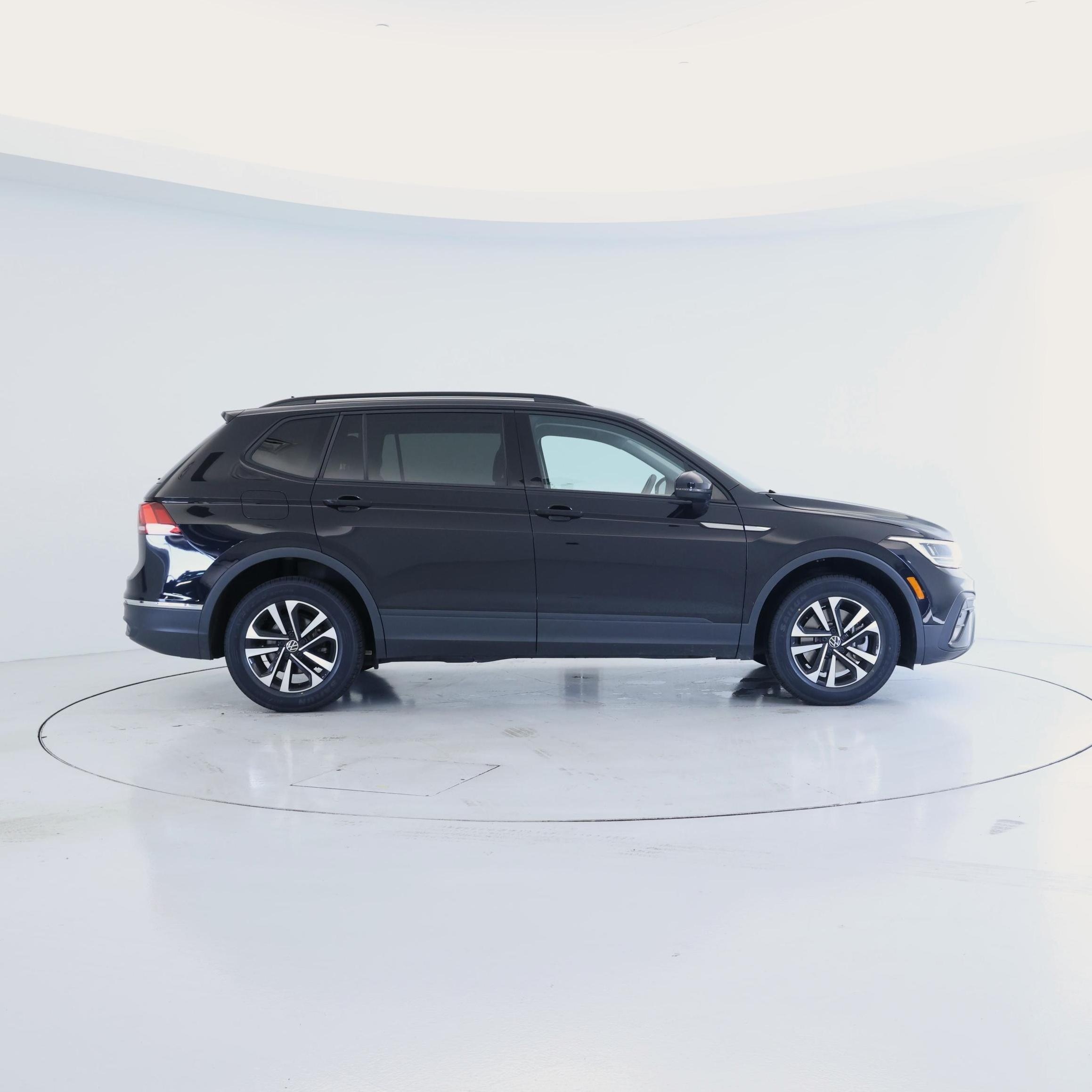 Thumbnail: 2023 Volkswagen Tiguan - 7