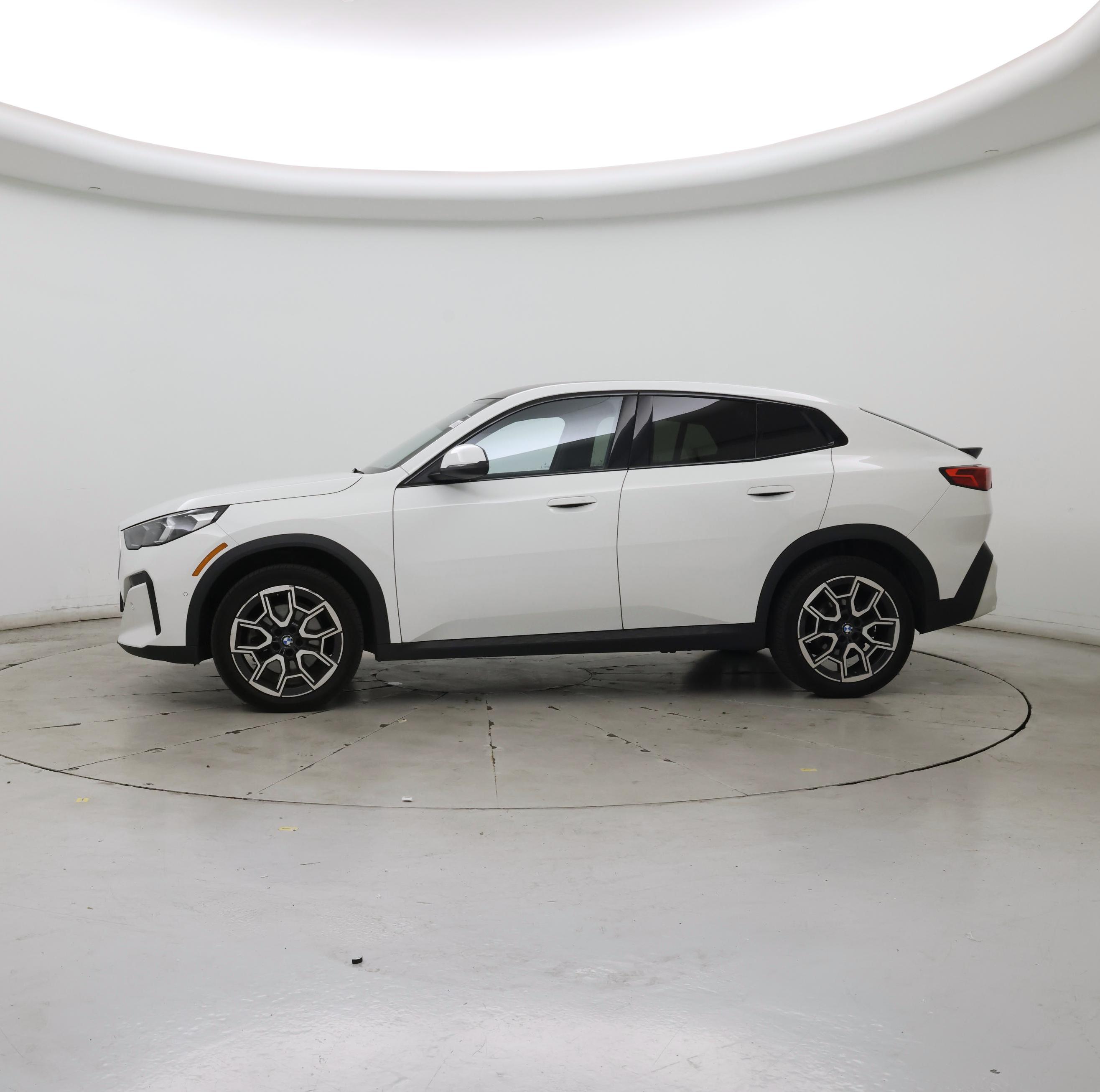 Thumbnail: 2025 BMW X2 - 3
