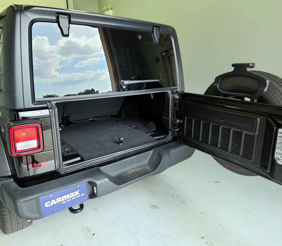 Trunk/Cargo (Seats Up)