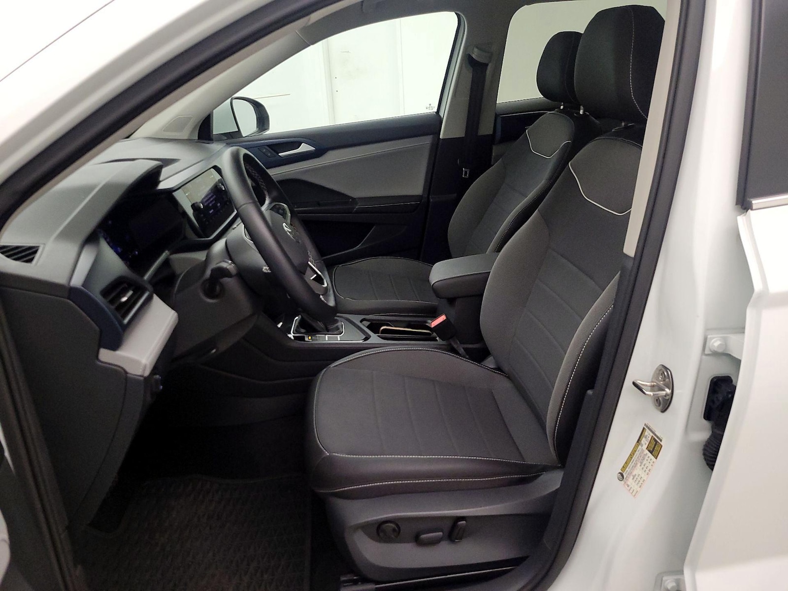2024 Volkswagen Taos SE - Photo 10