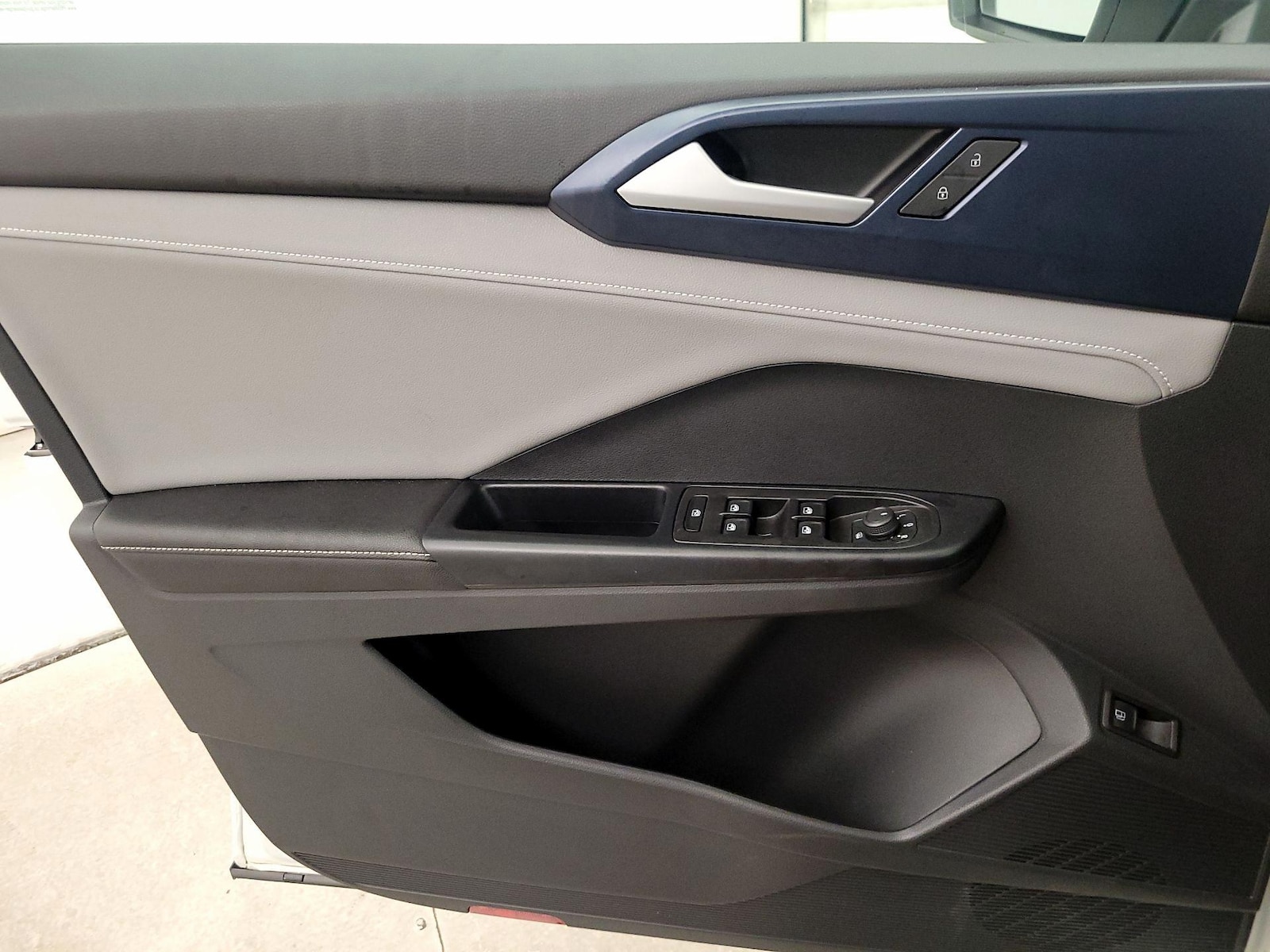 2024 Volkswagen Taos SE - Photo 11