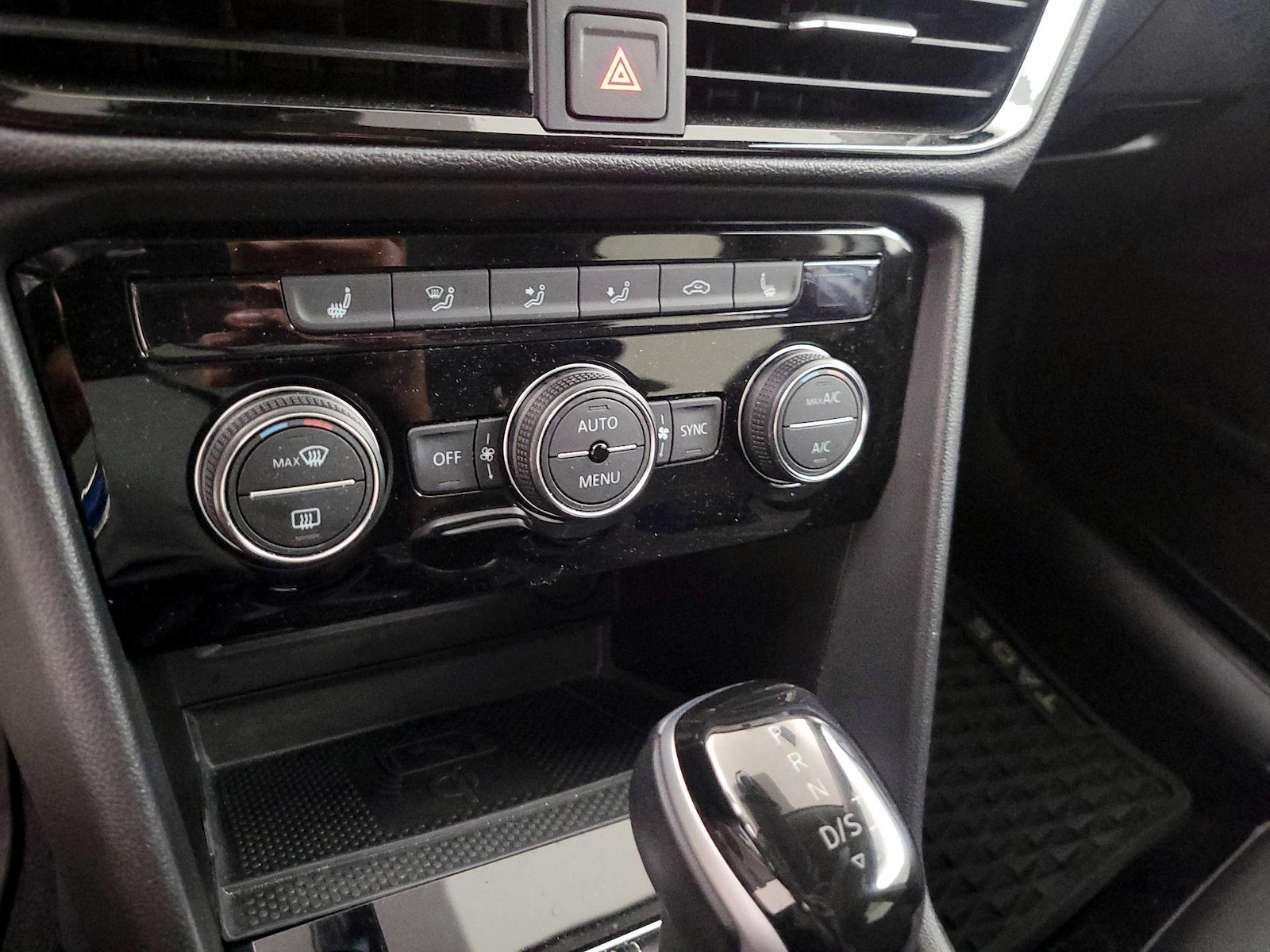 2024 Volkswagen Taos SE - Photo 15
