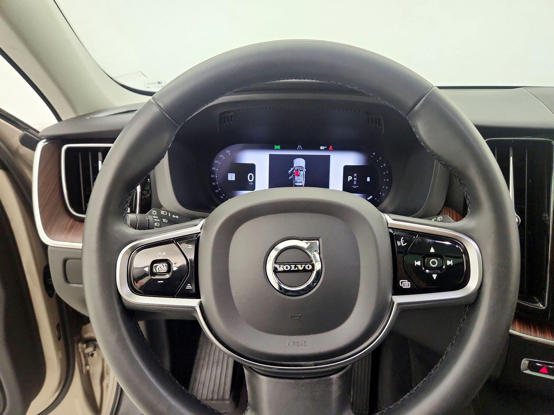 Thumbnail: 2023 Volvo XC60 - 10