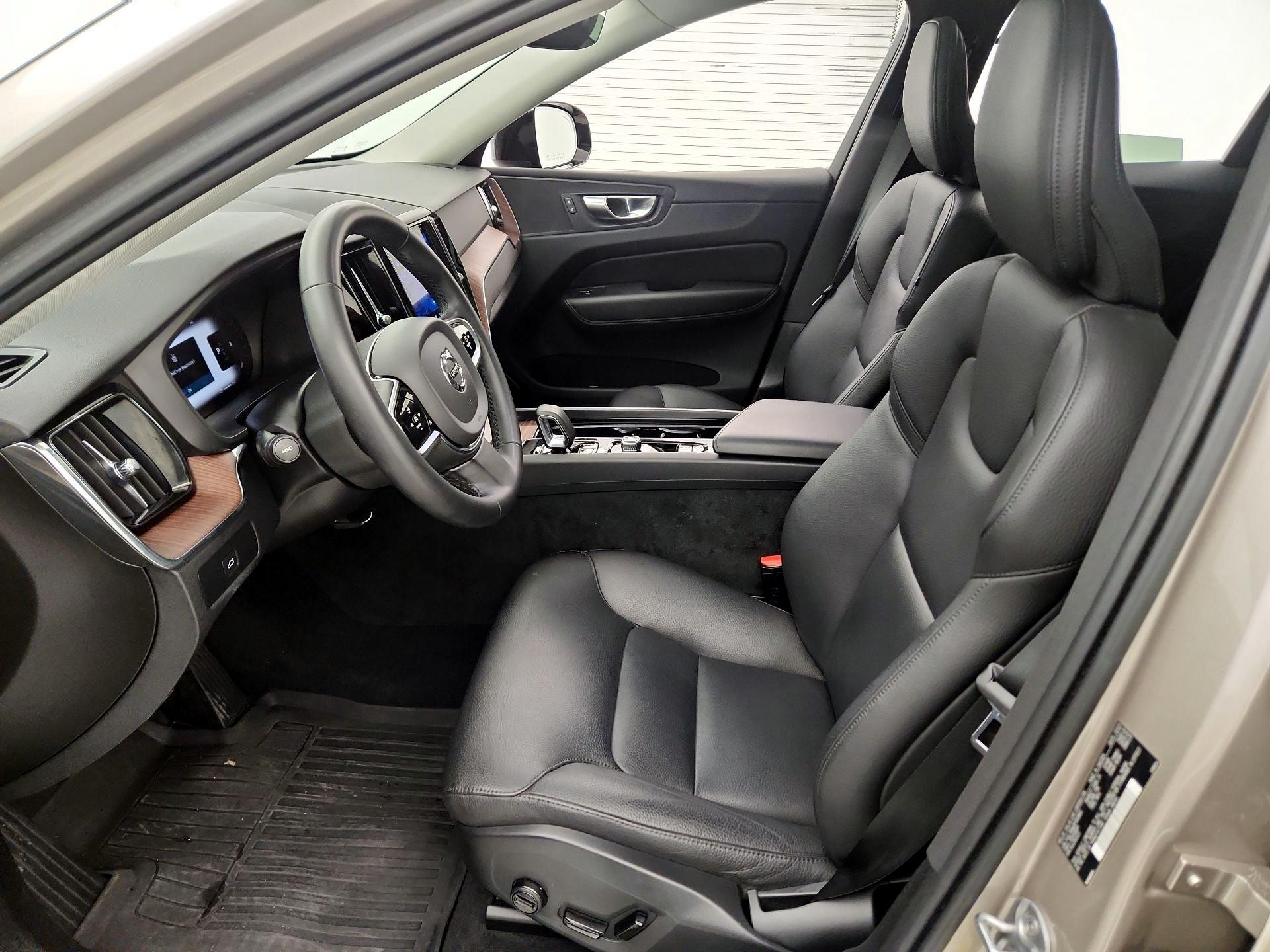 Thumbnail: 2023 Volvo XC60 - 11