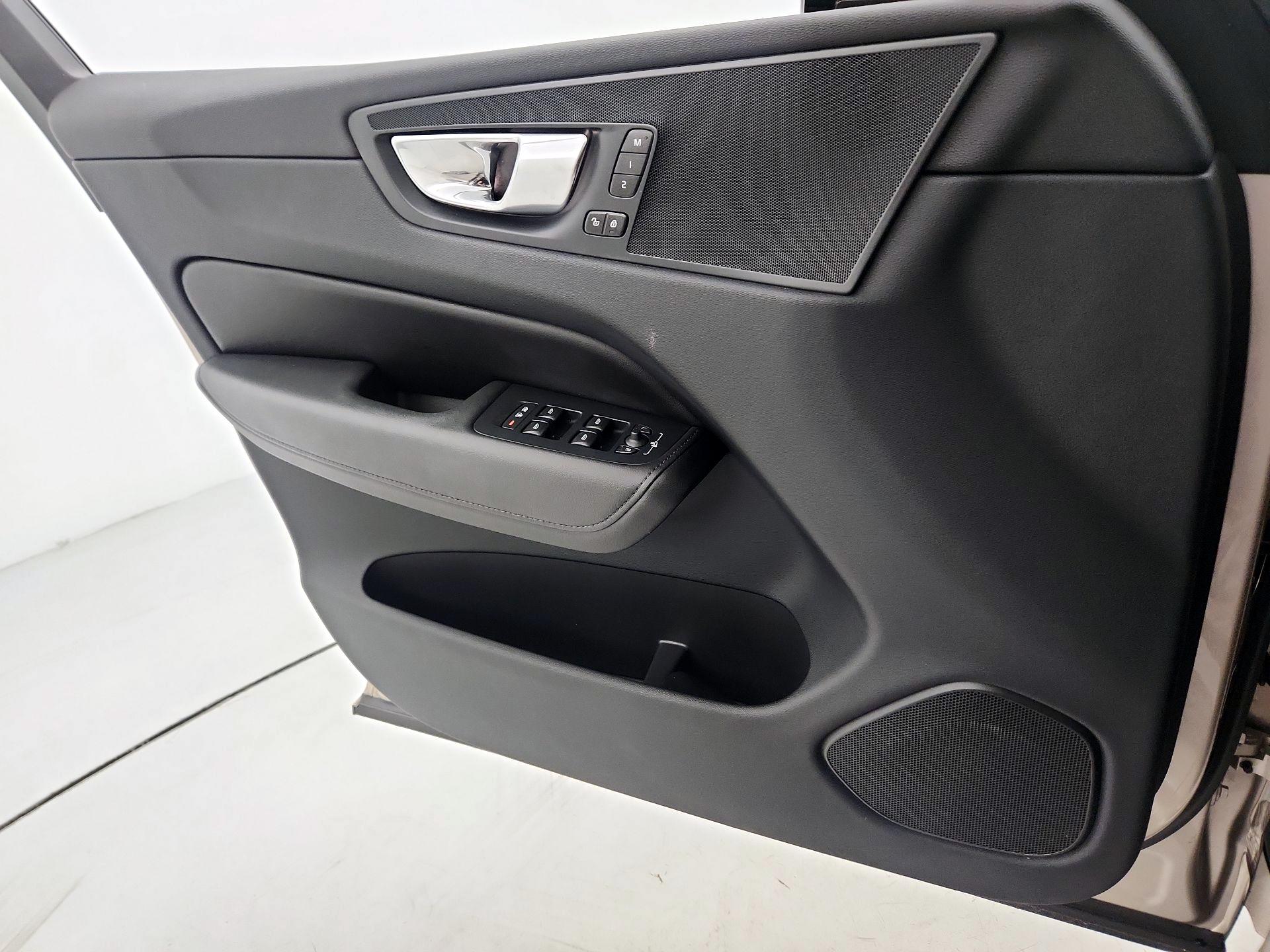 Thumbnail: 2023 Volvo XC60 - 12