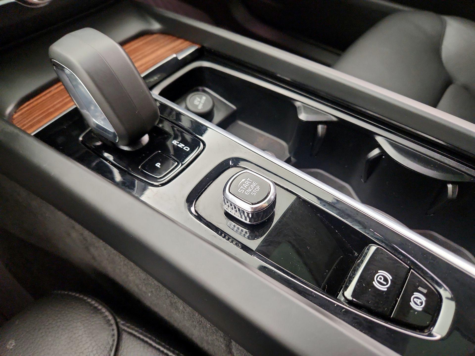 Thumbnail: 2023 Volvo XC60 - 18