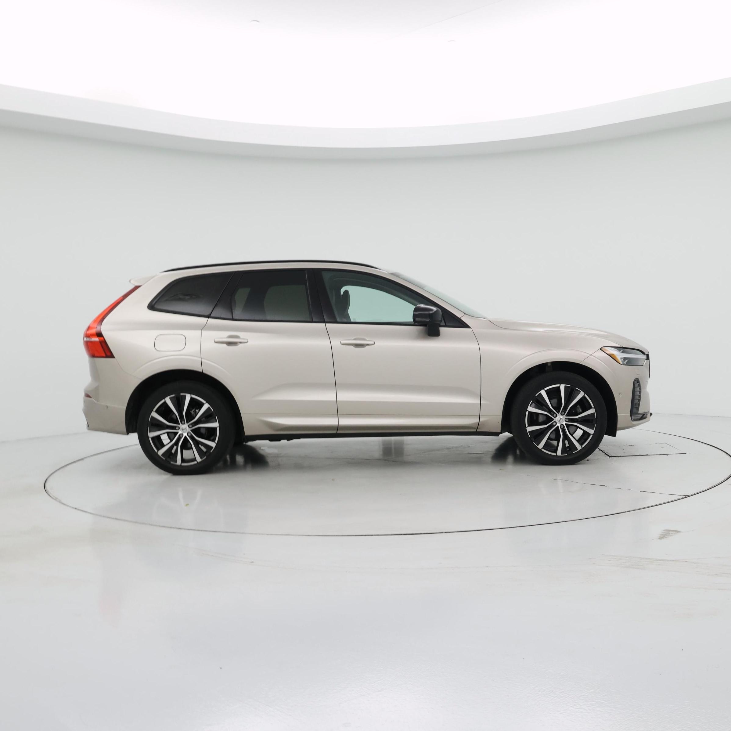 Thumbnail: 2023 Volvo XC60 - 7