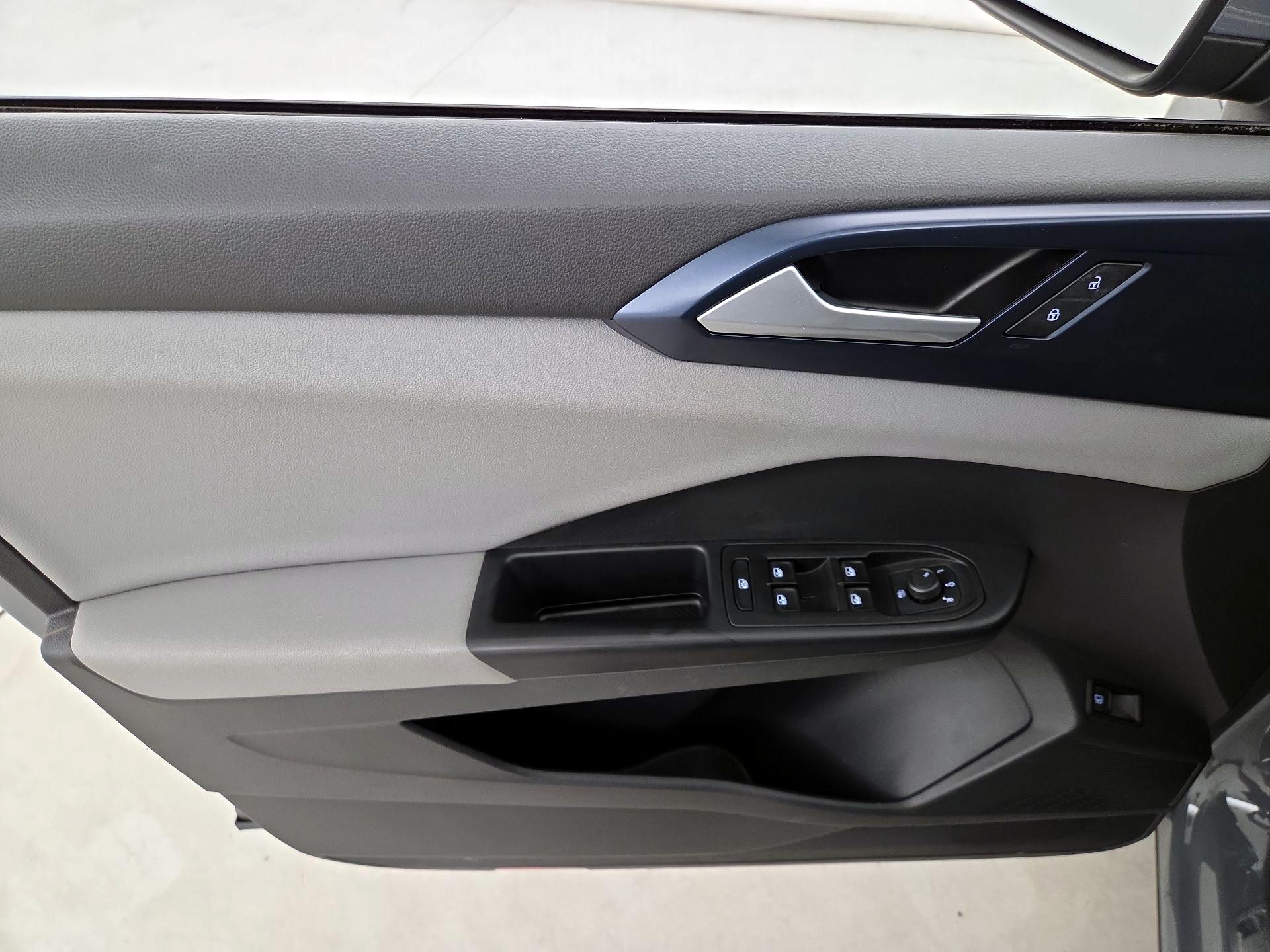 Thumbnail: 2022 Volkswagen Taos - 12