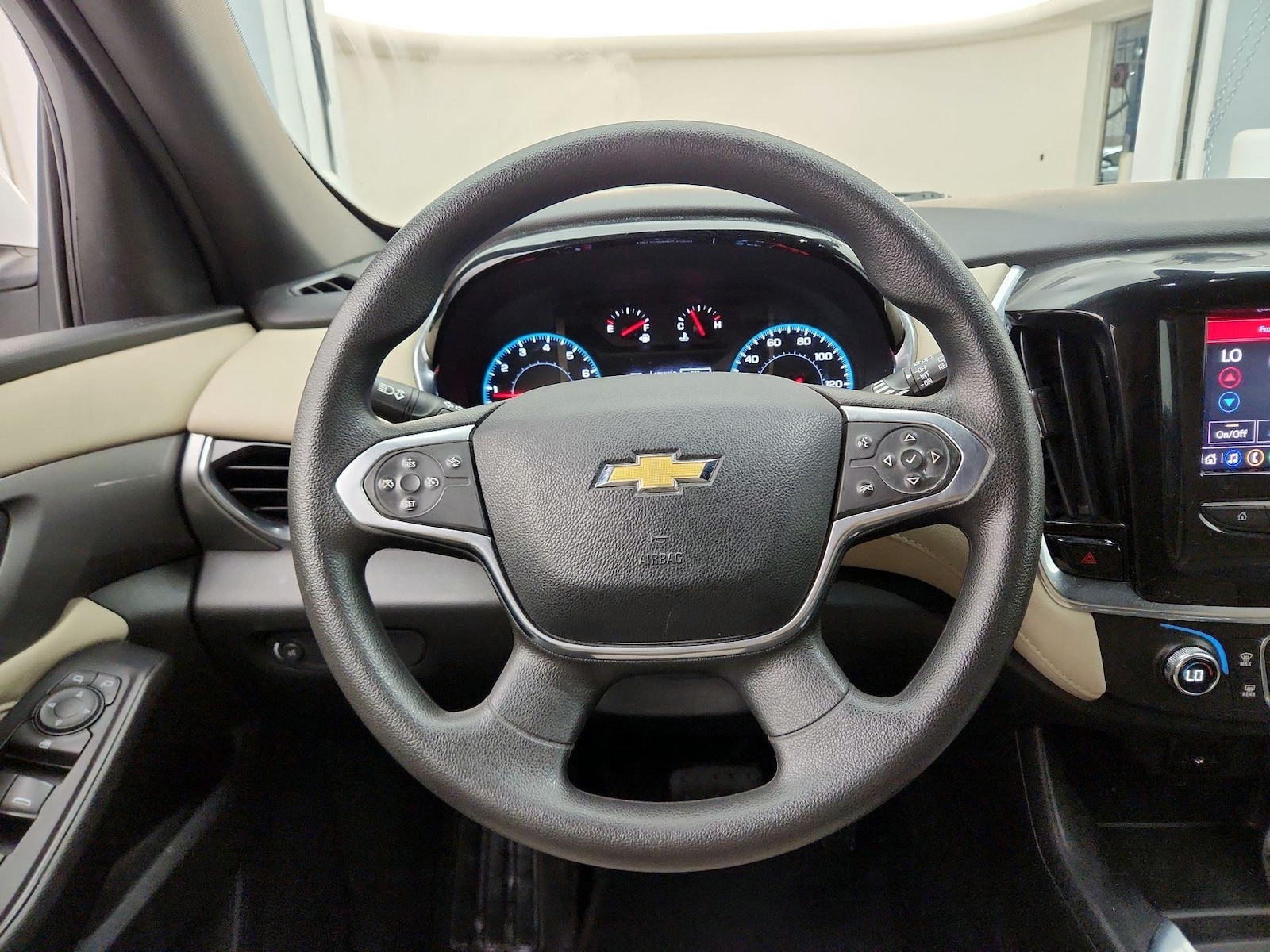 2023 Chevrolet Traverse LS - Photo 11